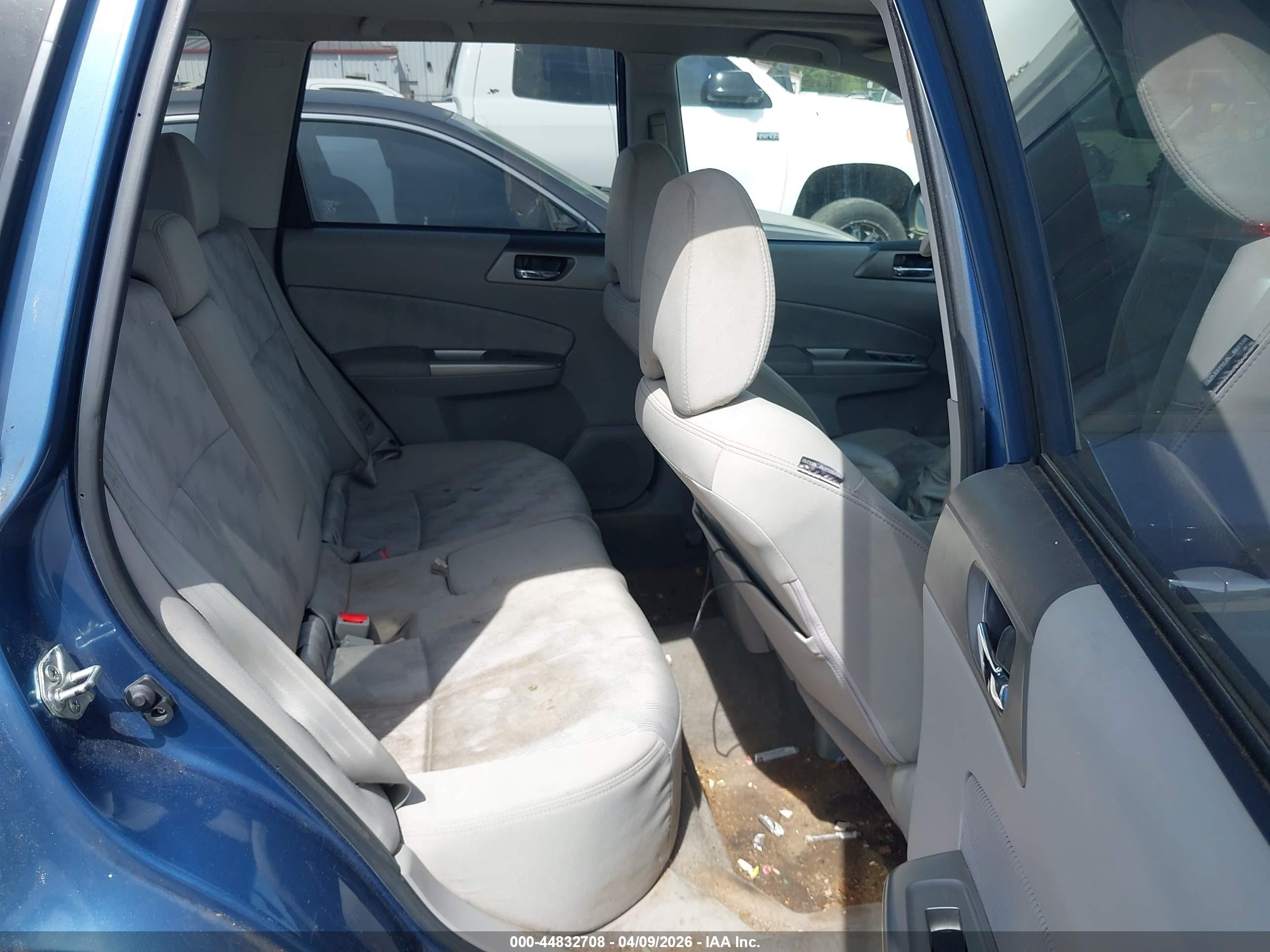 SUBARU FORESTER image 8
