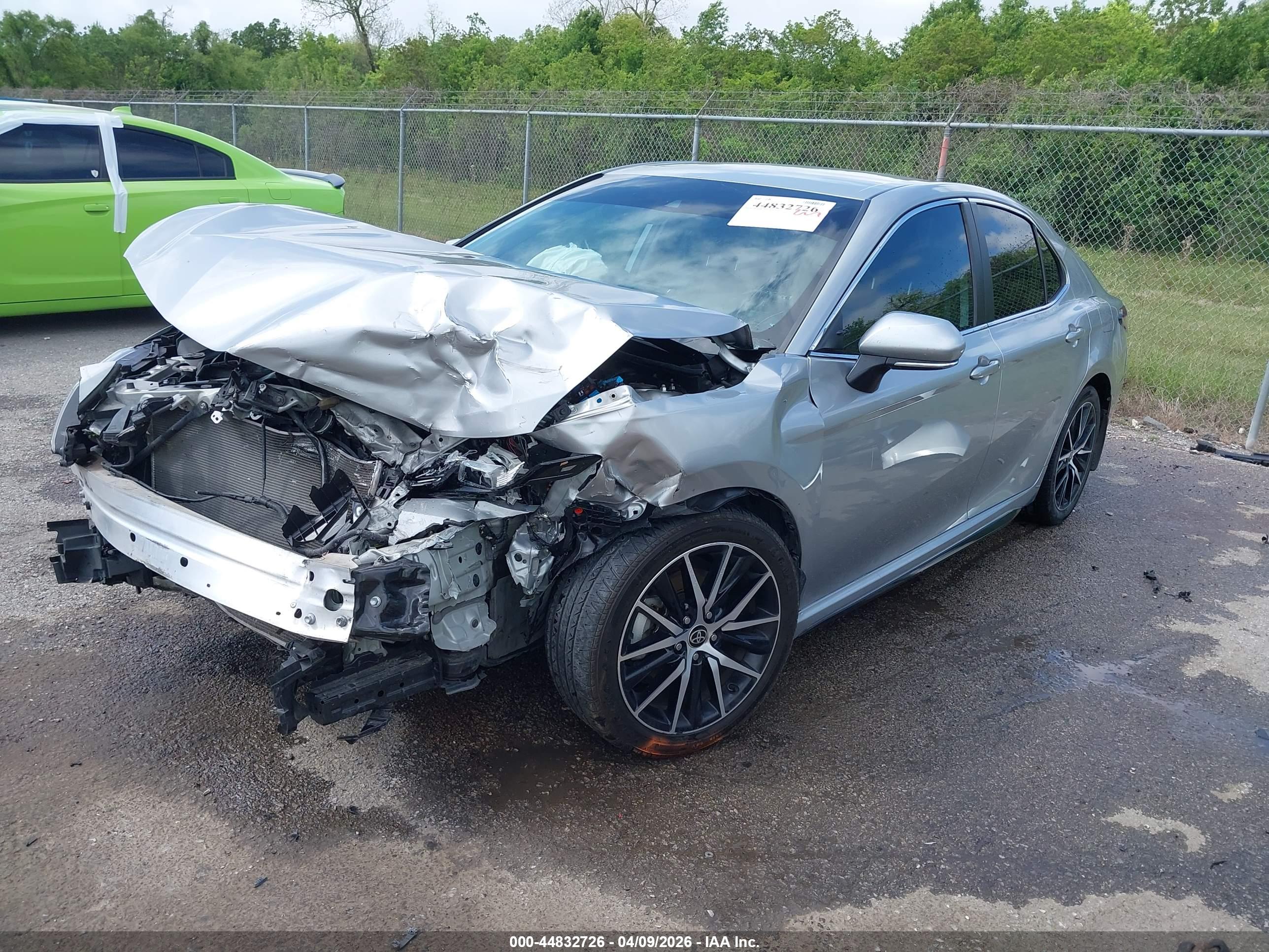 TOYOTA CAMRY image 2