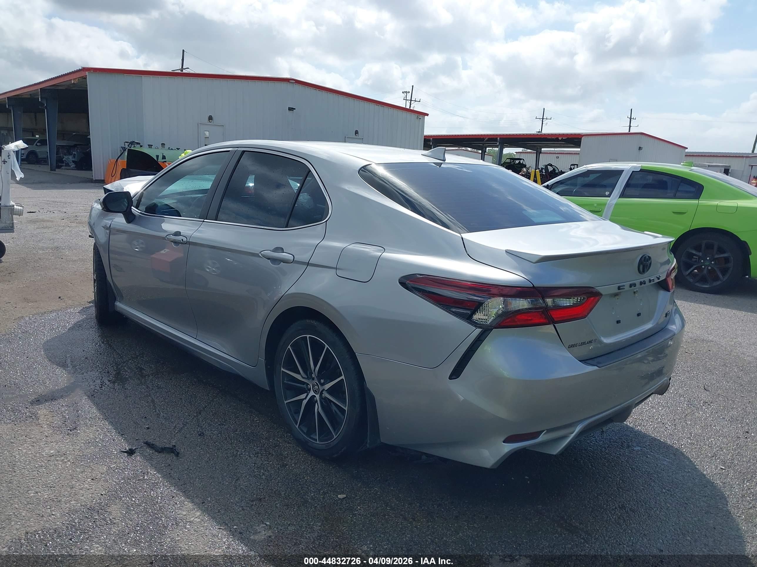 TOYOTA CAMRY image 3