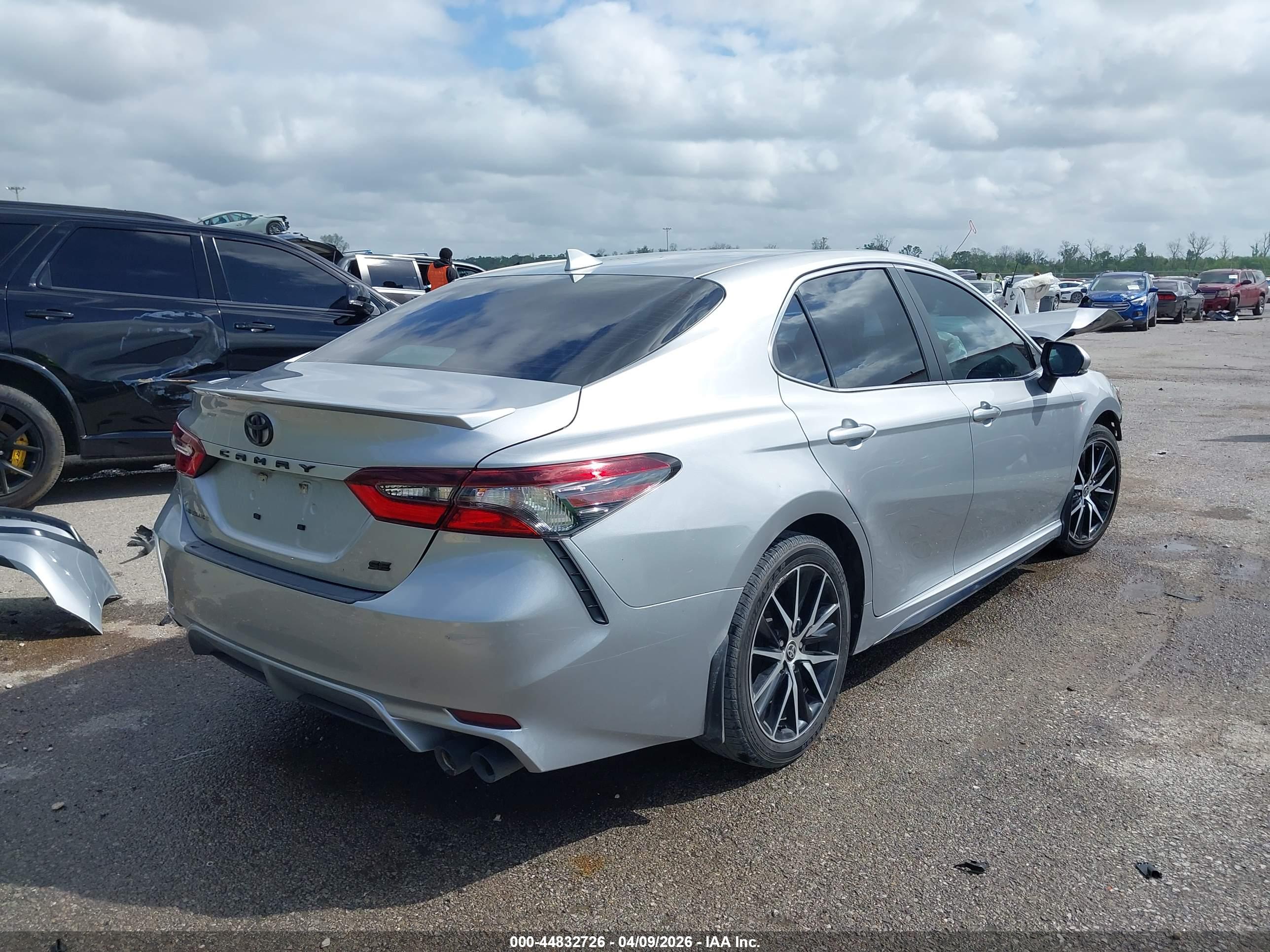 TOYOTA CAMRY image 4