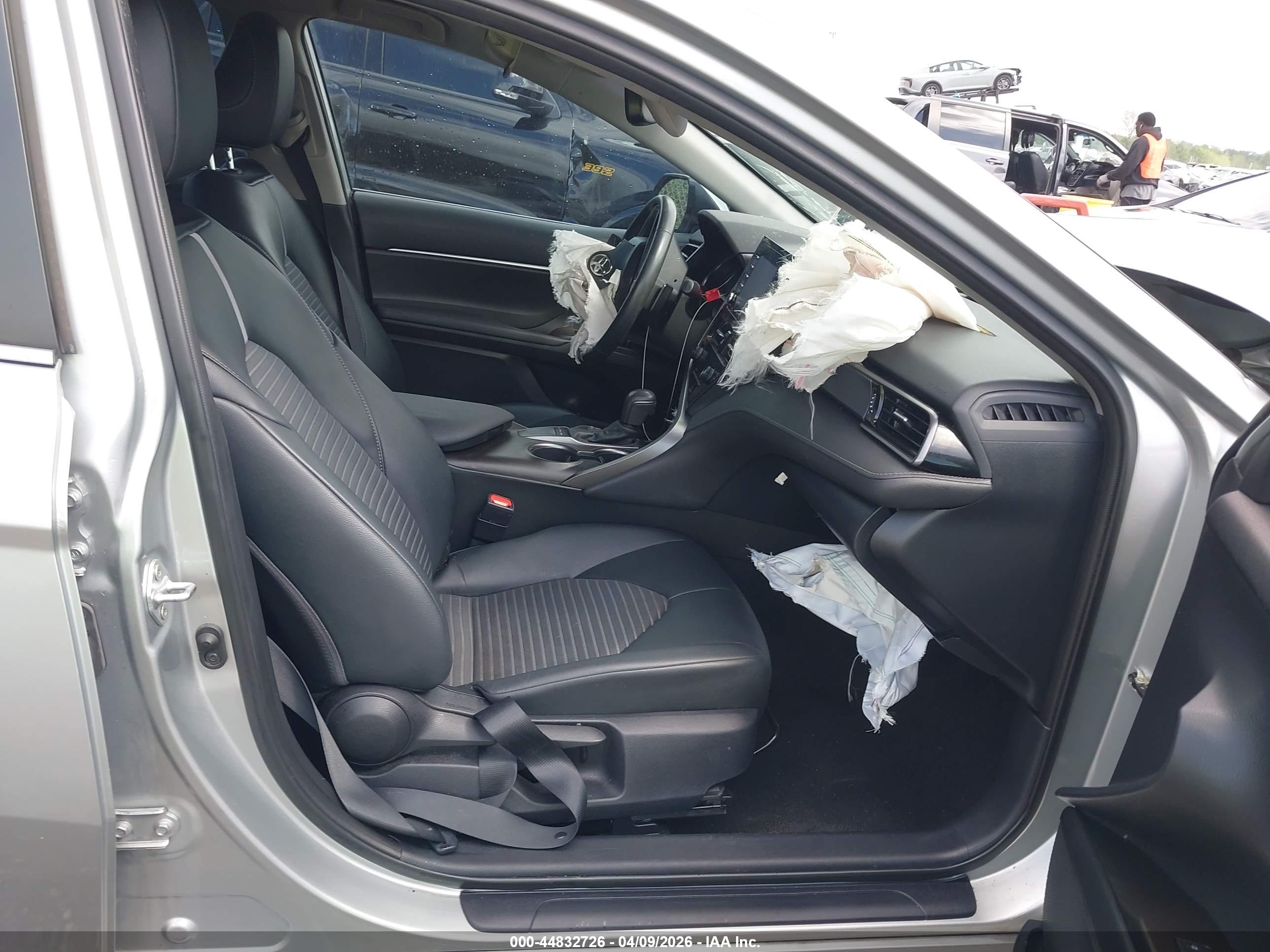 TOYOTA CAMRY image 5