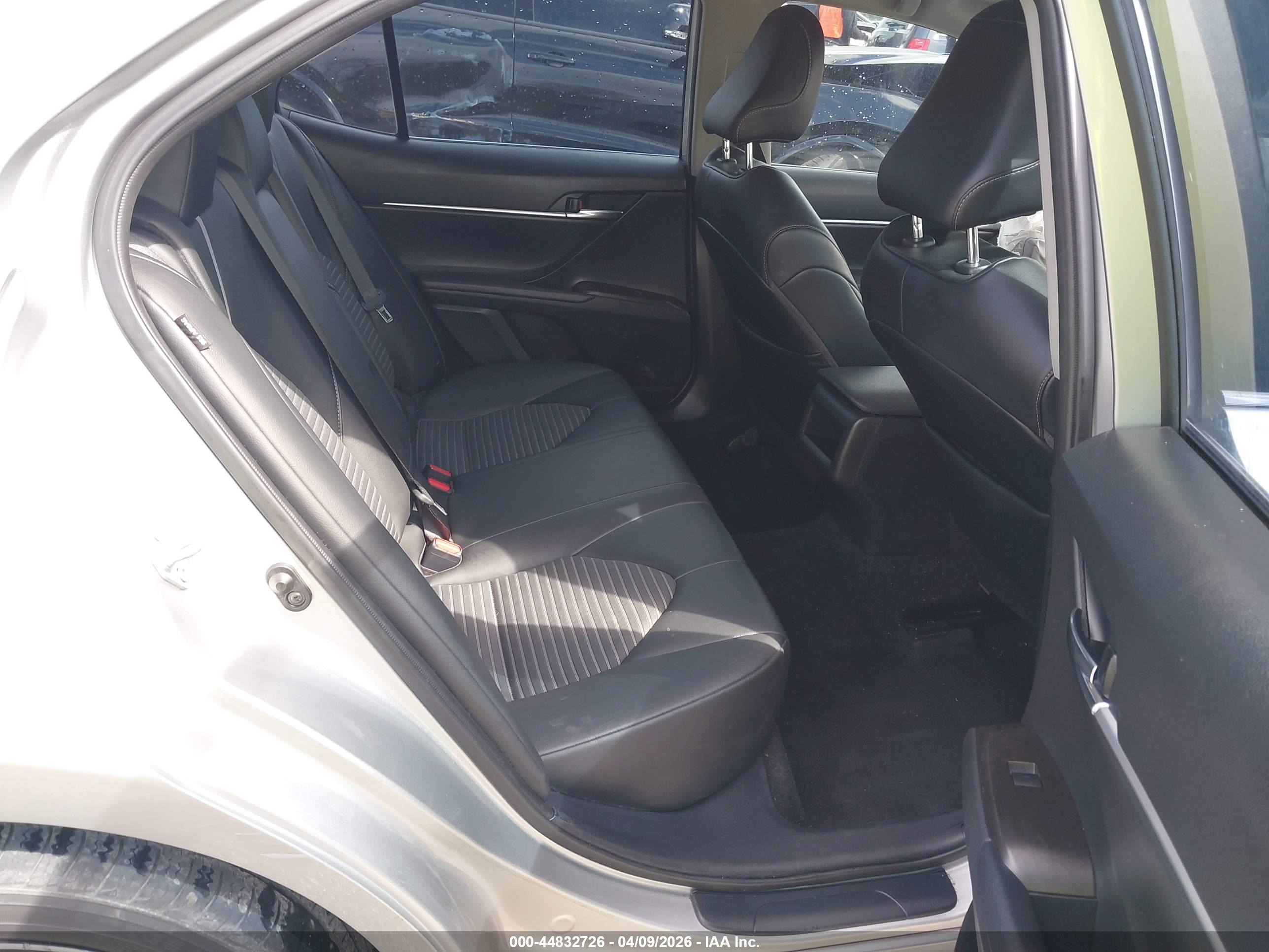 TOYOTA CAMRY image 8