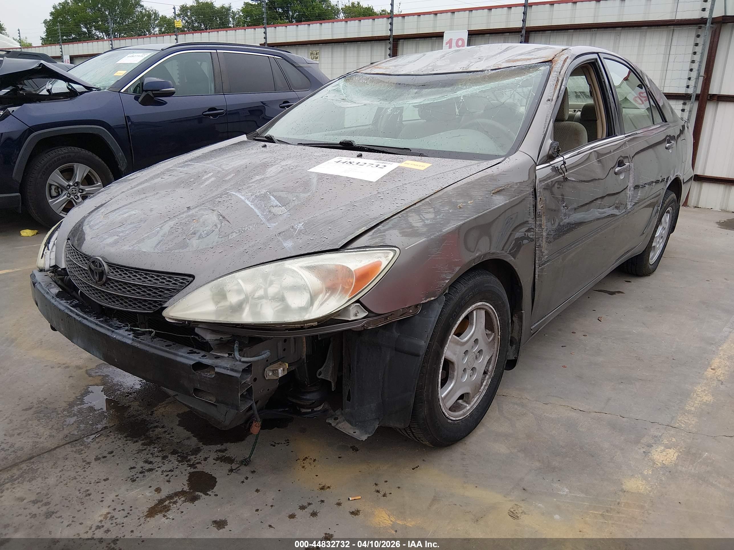 TOYOTA CAMRY image 2
