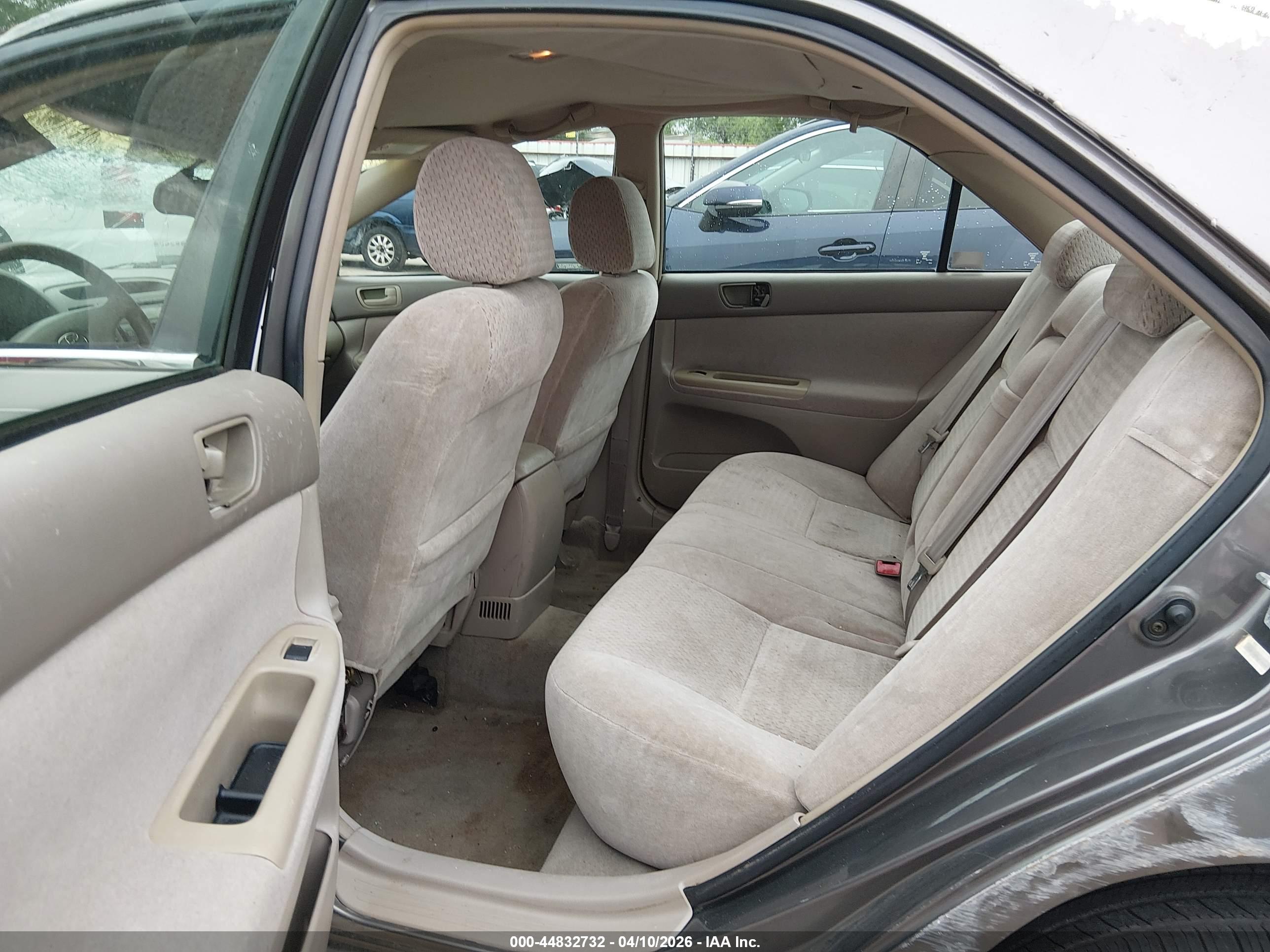 TOYOTA CAMRY image 8