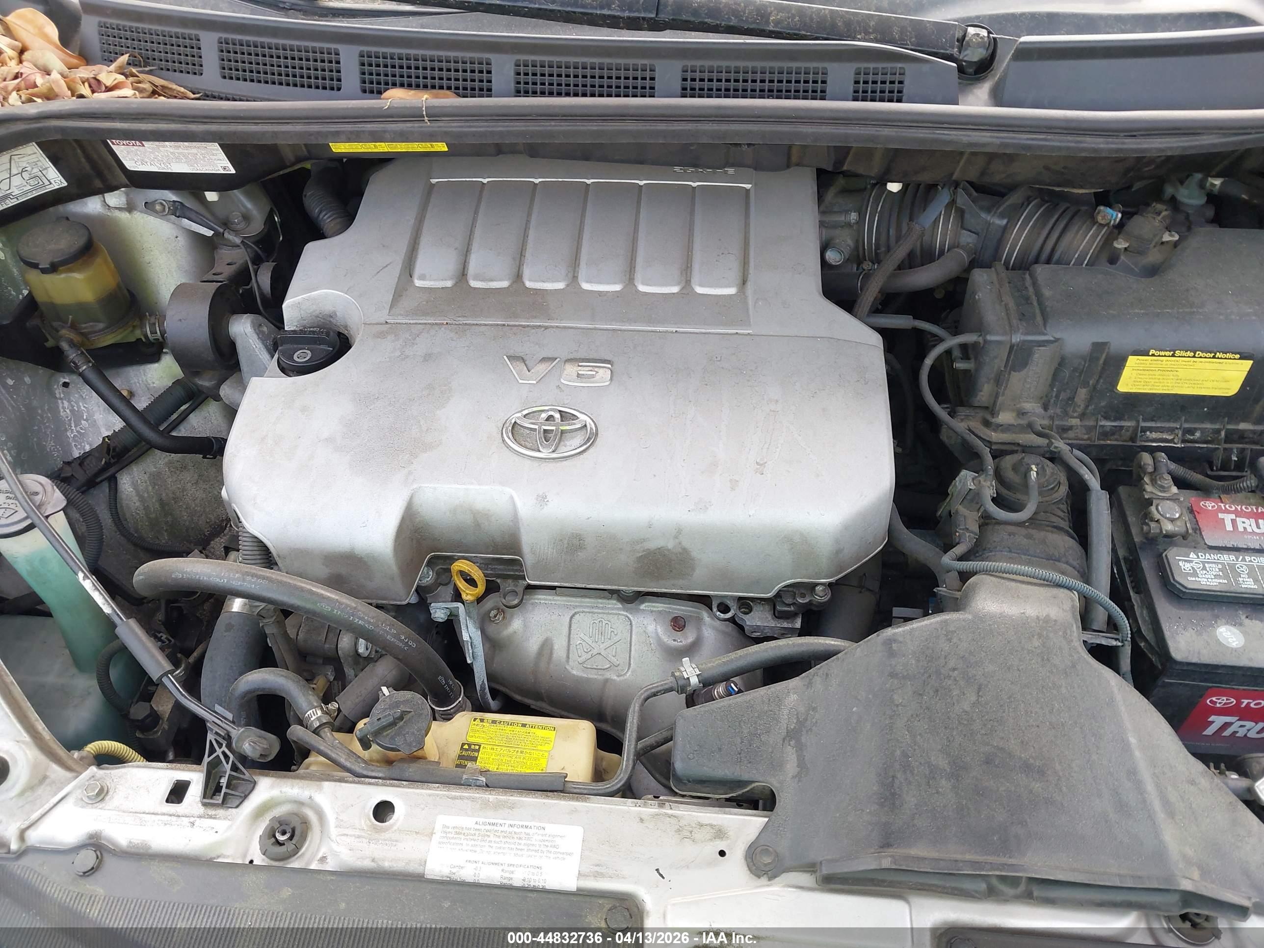 TOYOTA SIENNA image 10