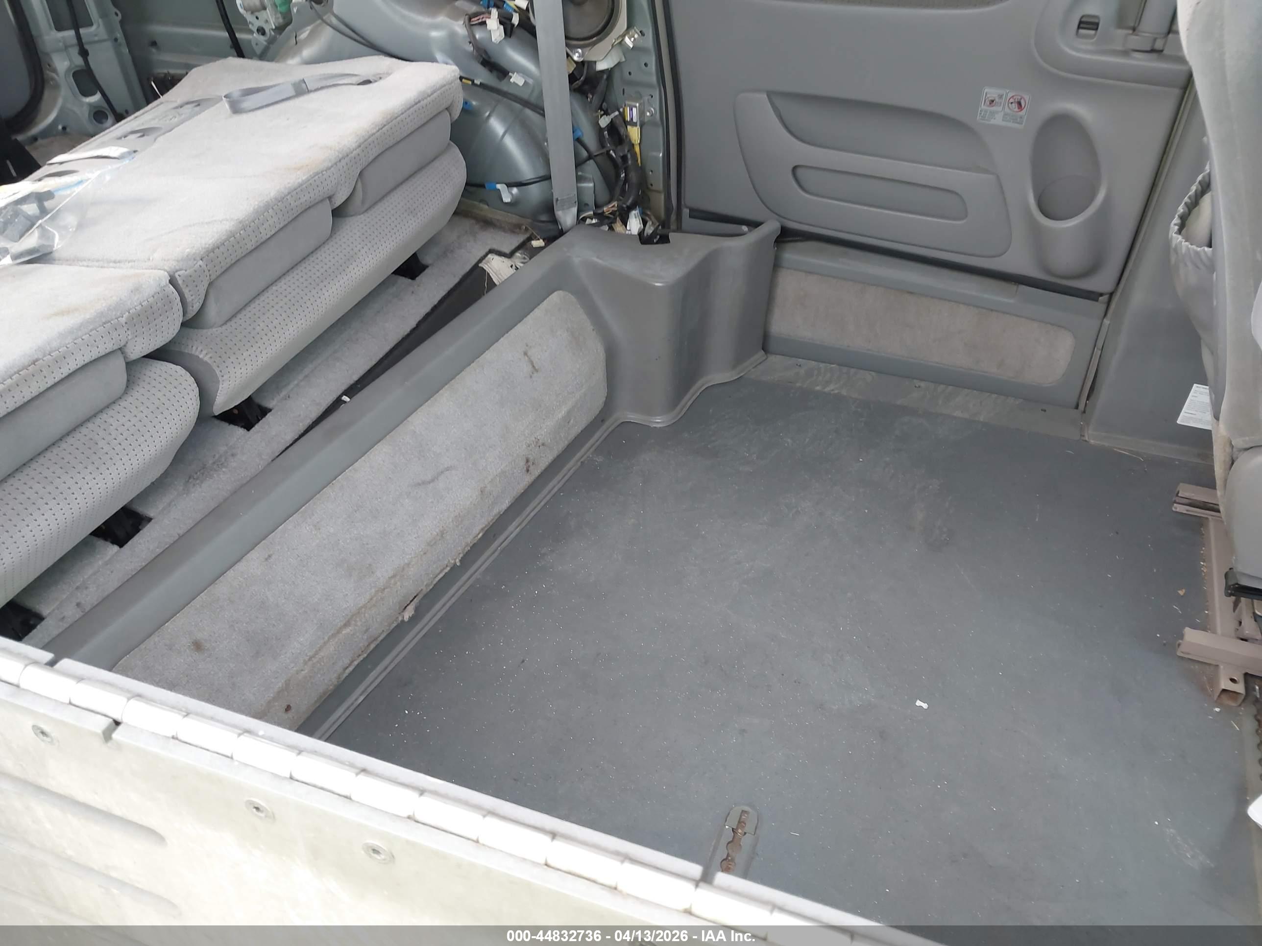 TOYOTA SIENNA image 8