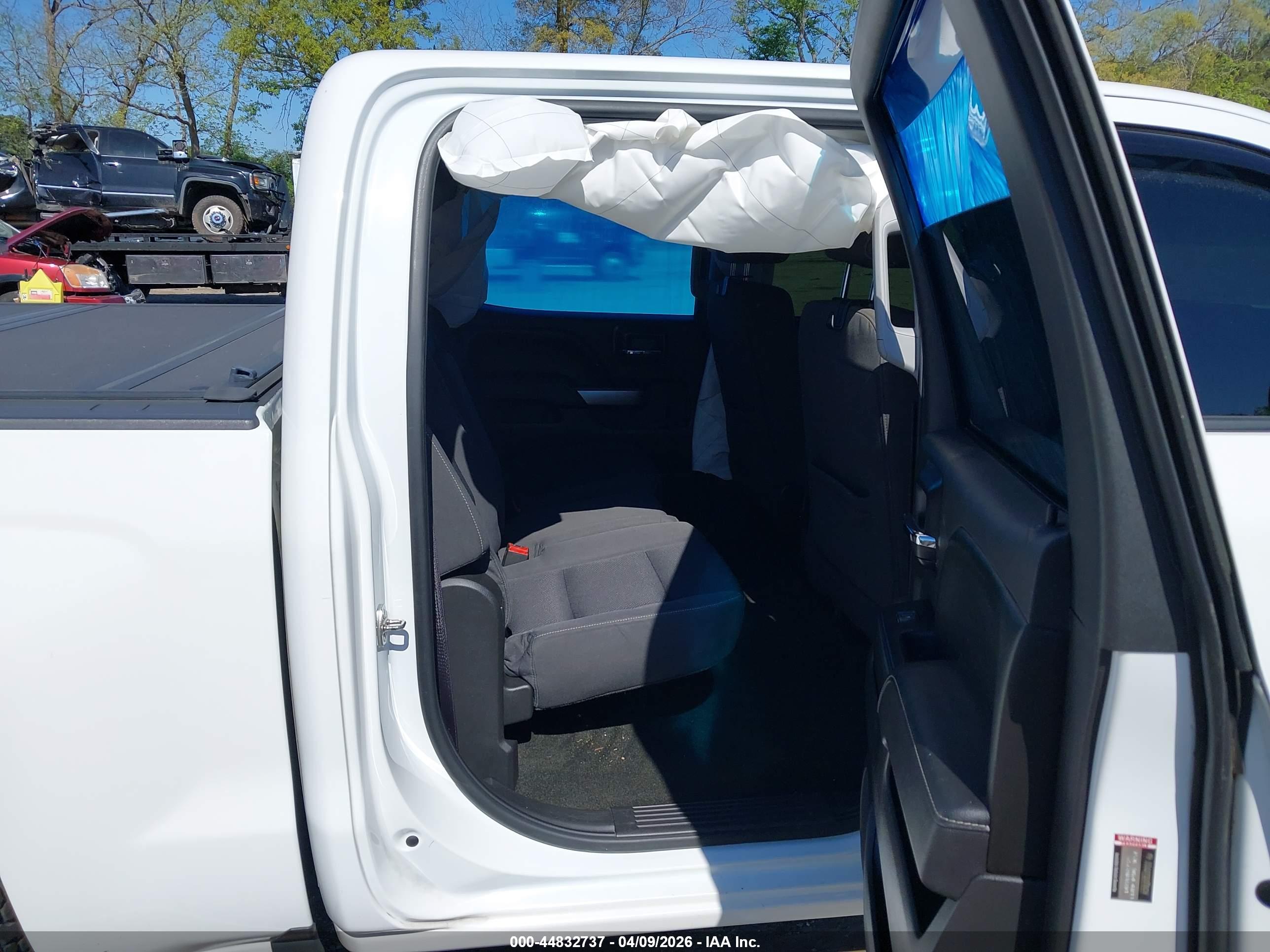 CHEVROLET SILVERADO image 8