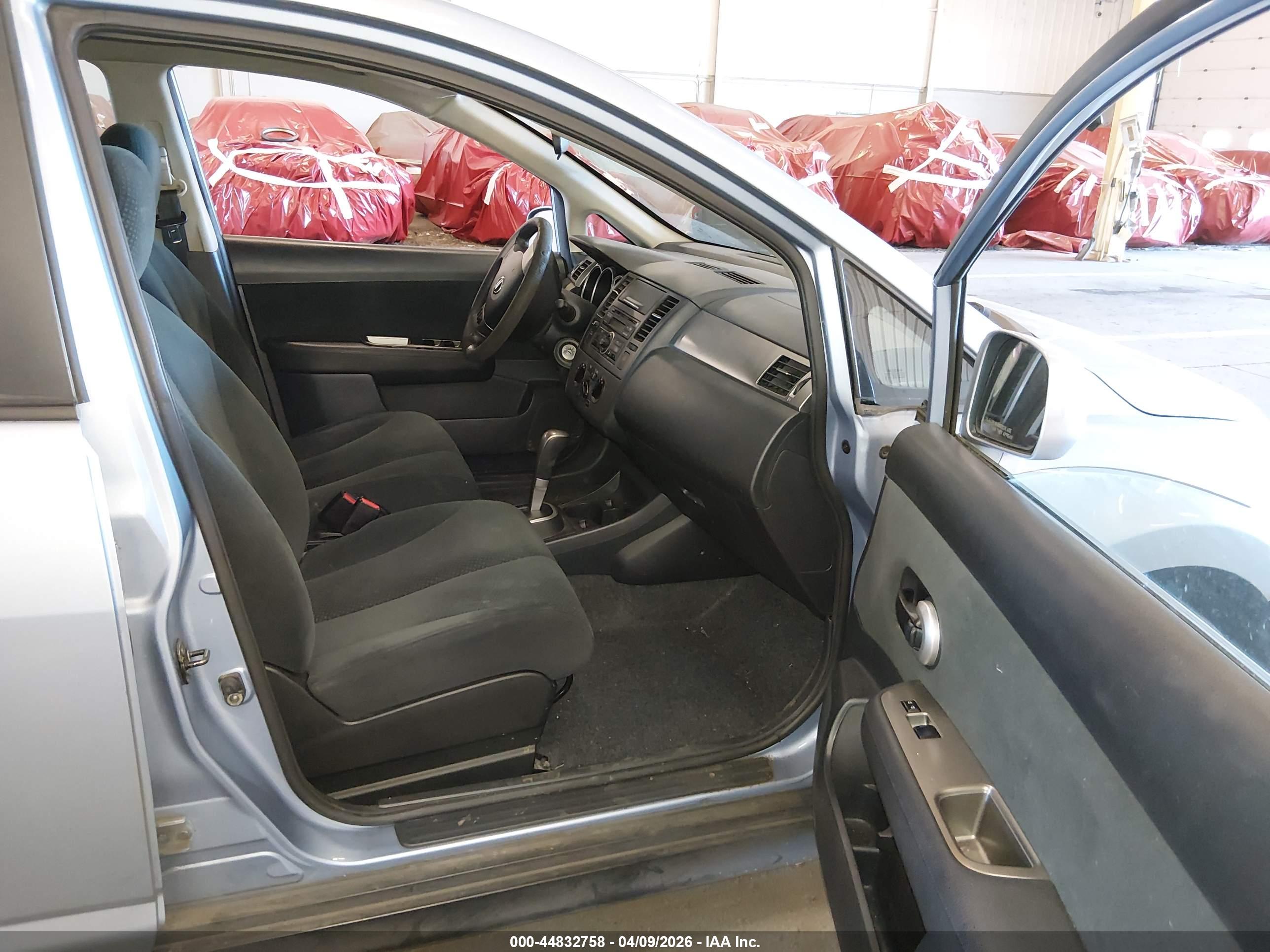 NISSAN VERSA image 5