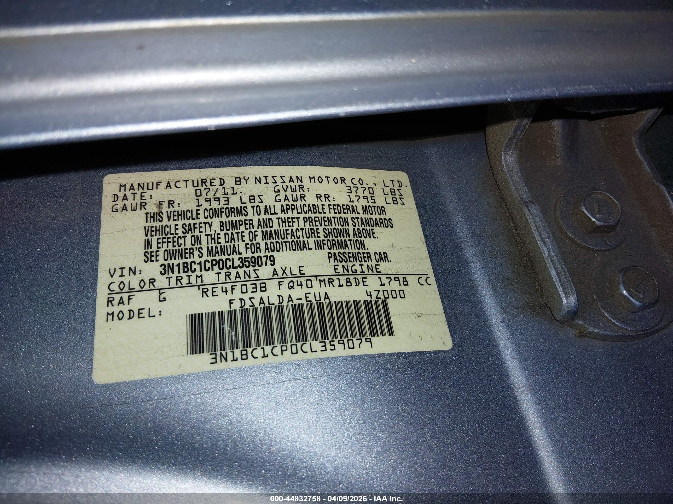 NISSAN VERSA image 9