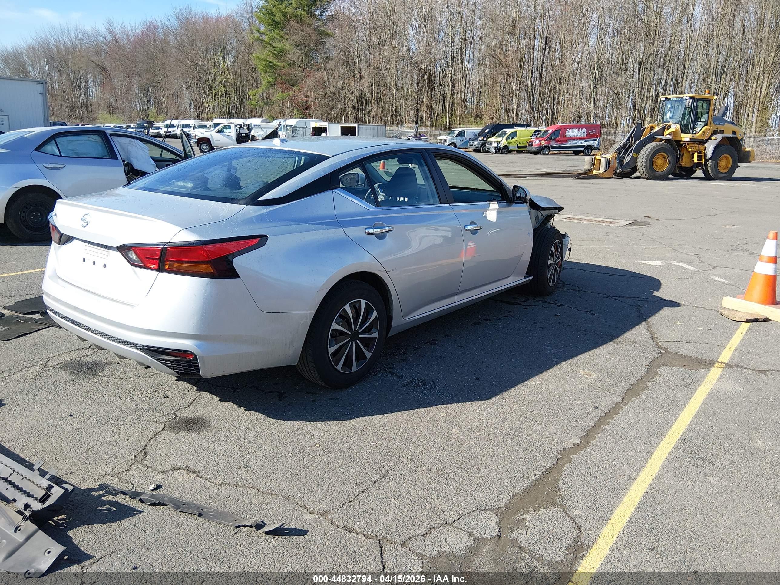 NISSAN ALTIMA image 4