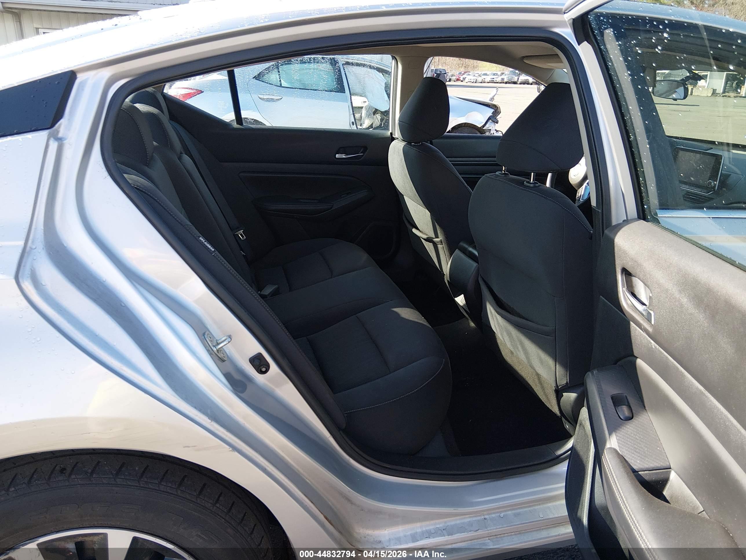 NISSAN ALTIMA image 8