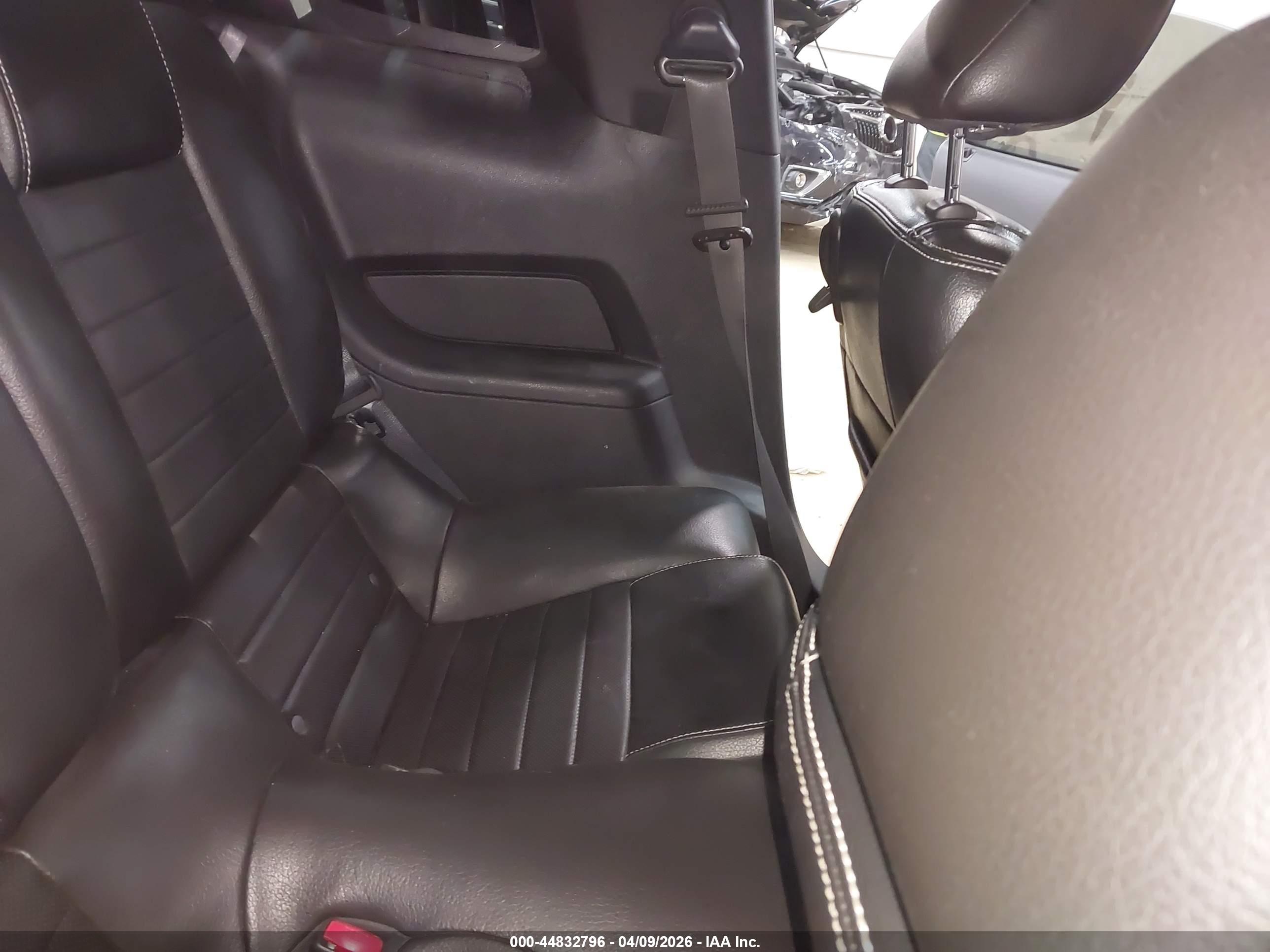 FORD MUSTANG image 8