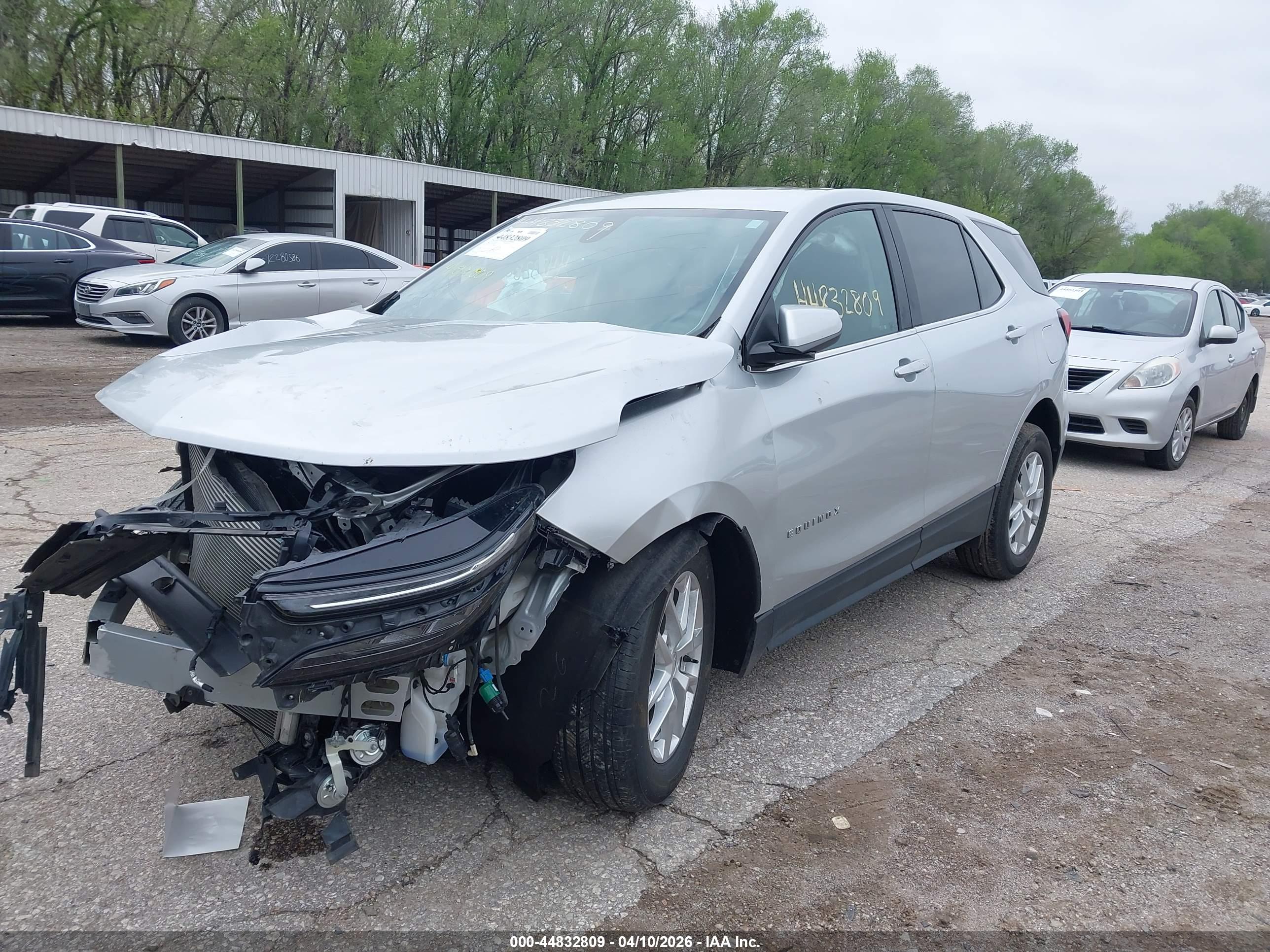 CHEVROLET EQUINOX image 2