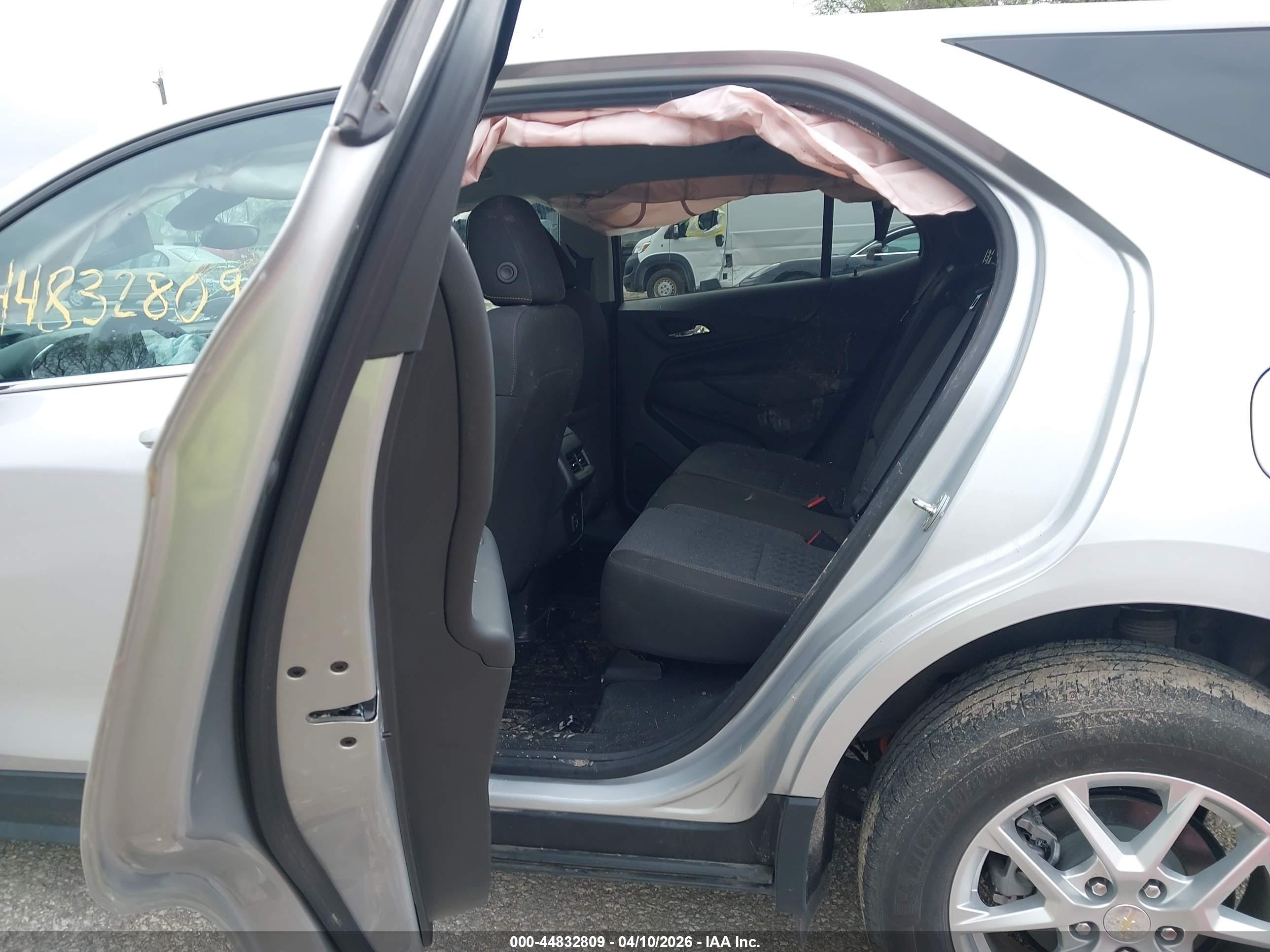 CHEVROLET EQUINOX image 8