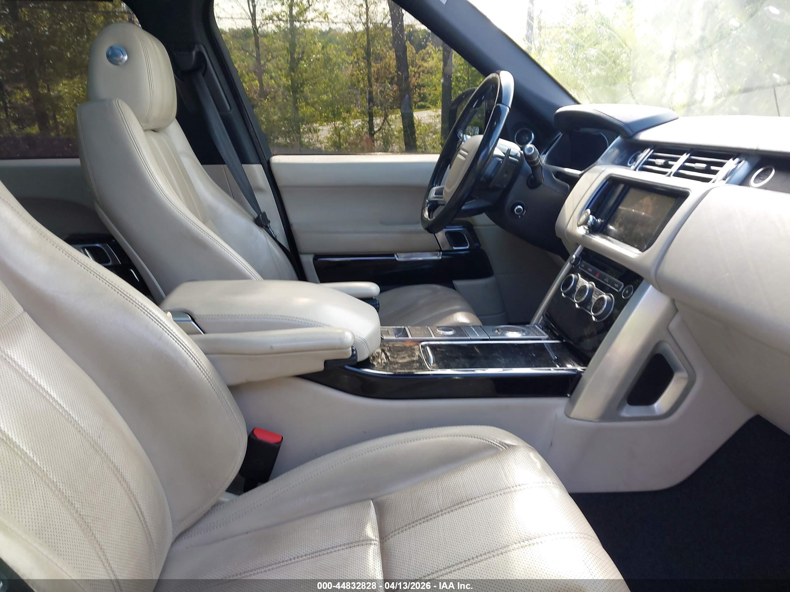LAND ROVER image 5