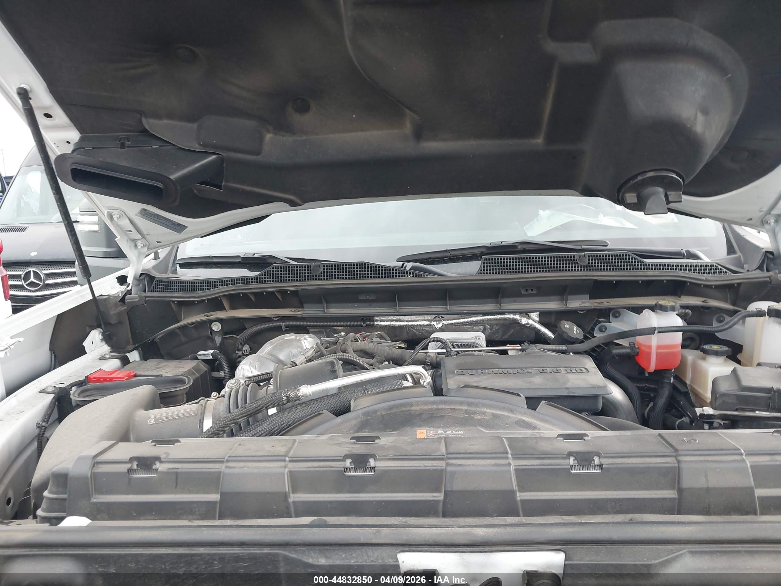 CHEVROLET SILVERADO image 10