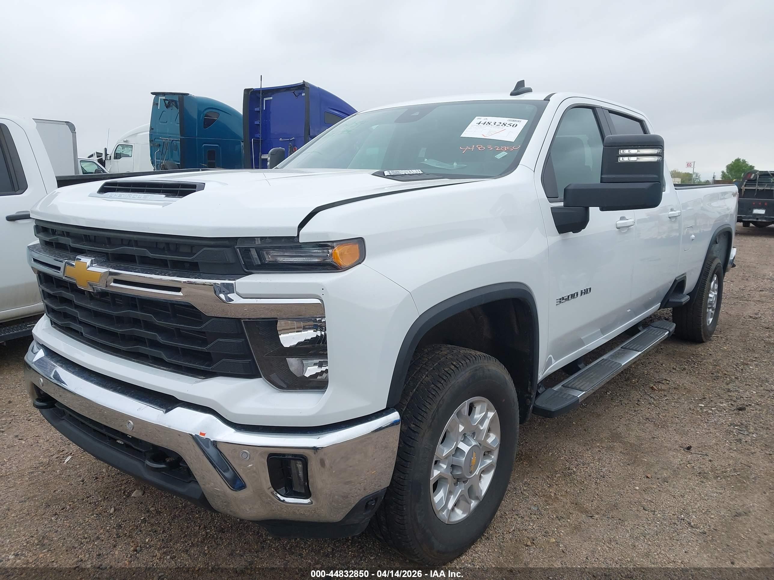 CHEVROLET SILVERADO image 2