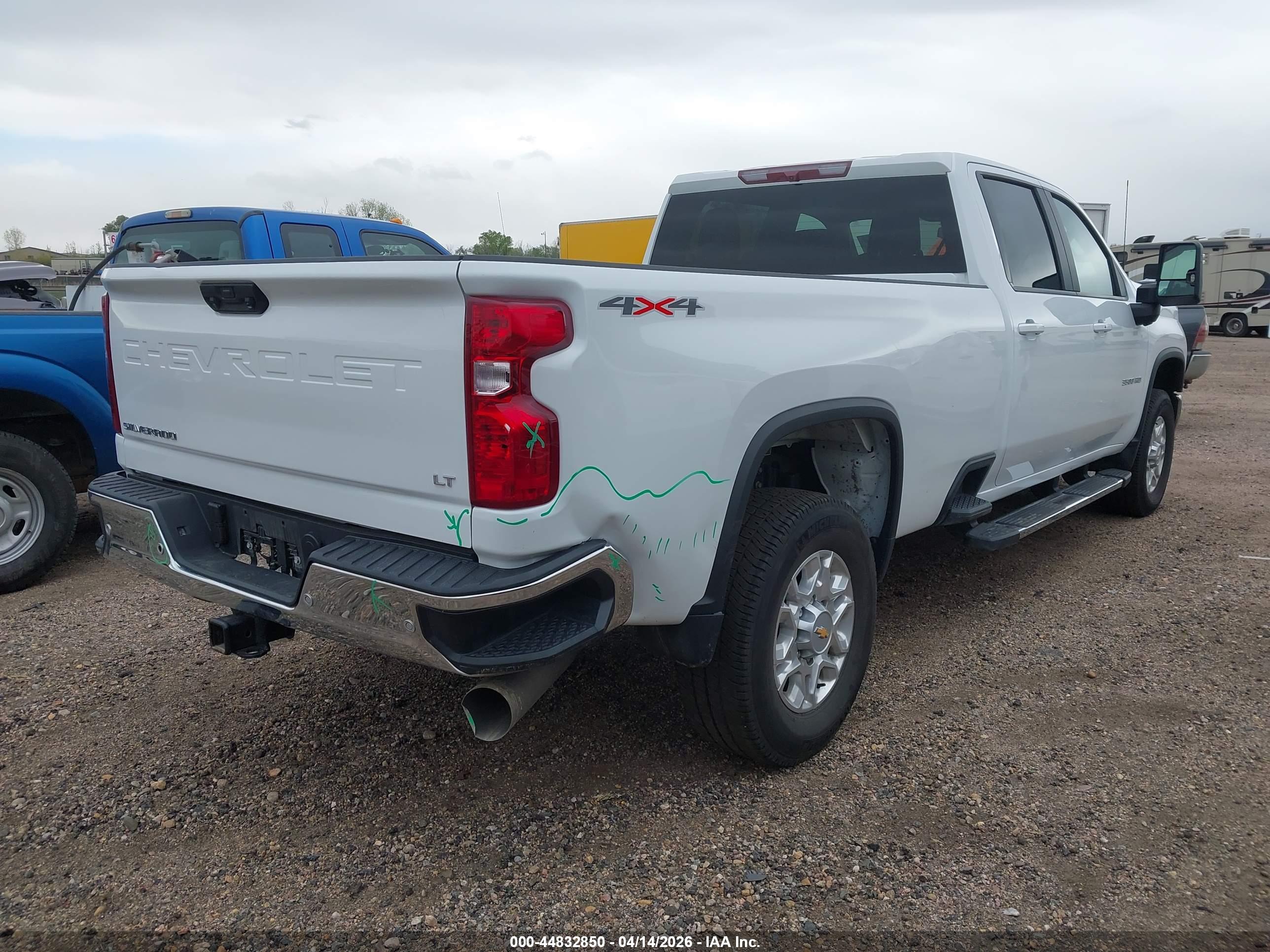 CHEVROLET SILVERADO image 4