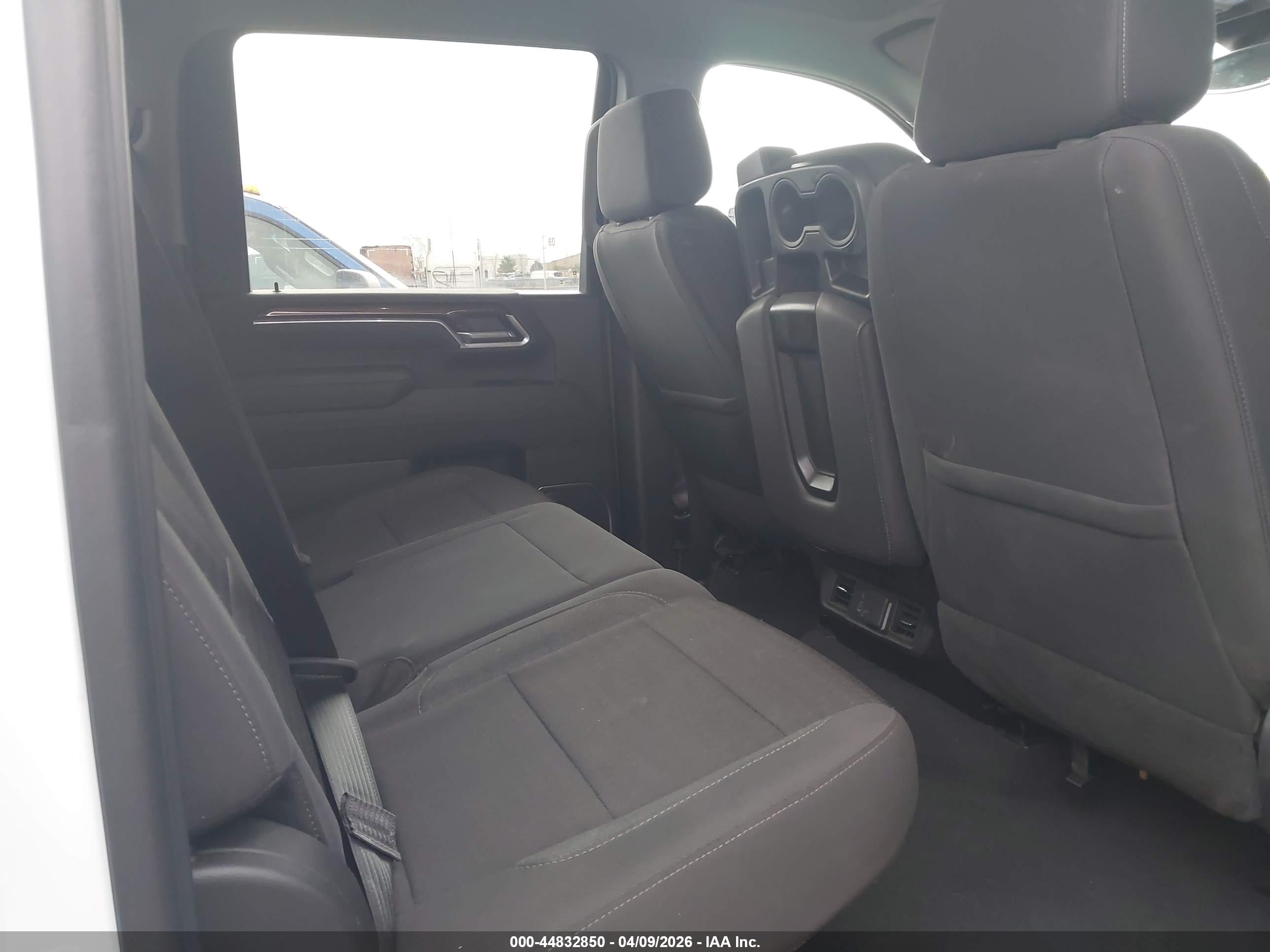 CHEVROLET SILVERADO image 8