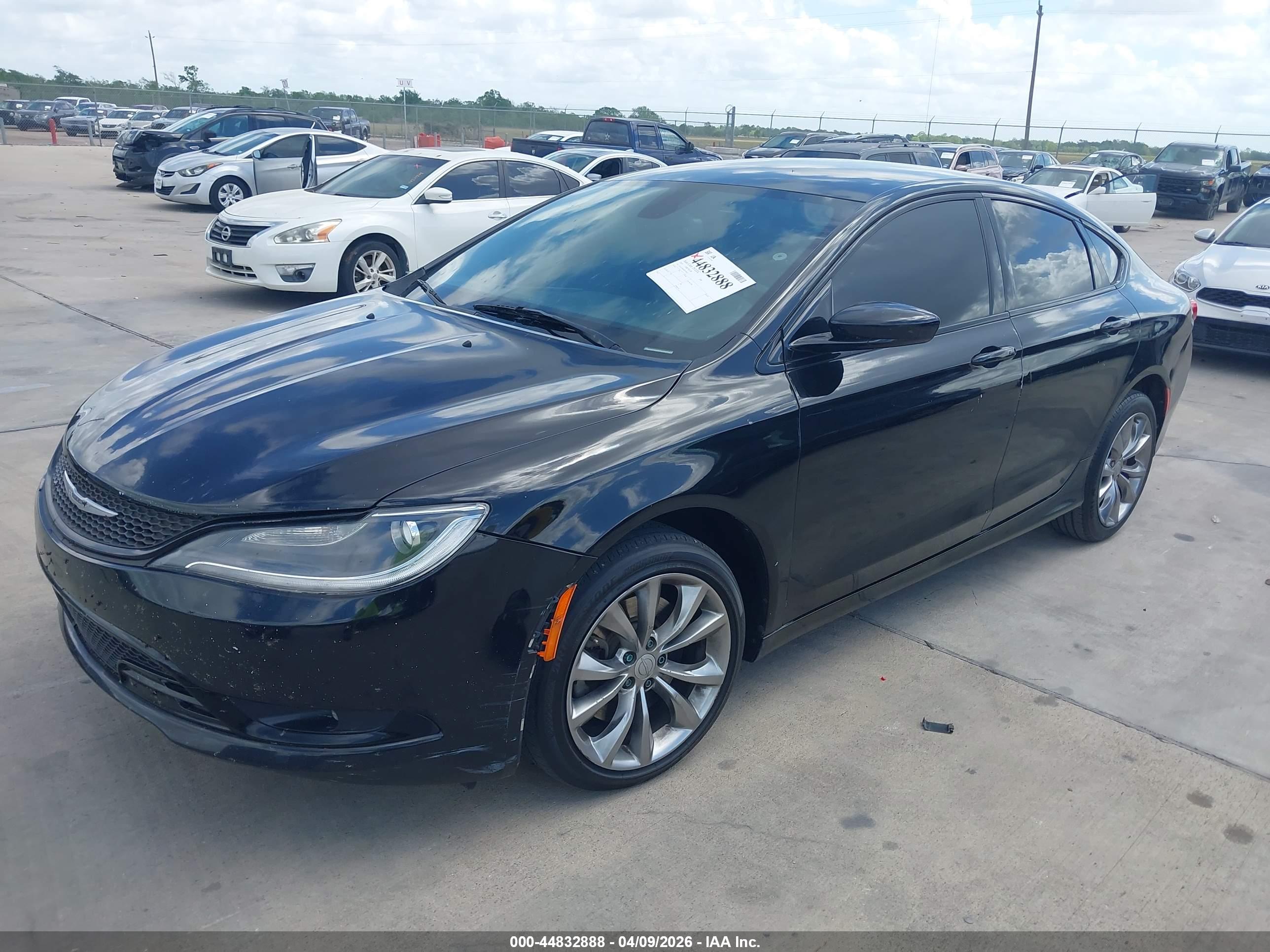 CHRYSLER 200 image 2