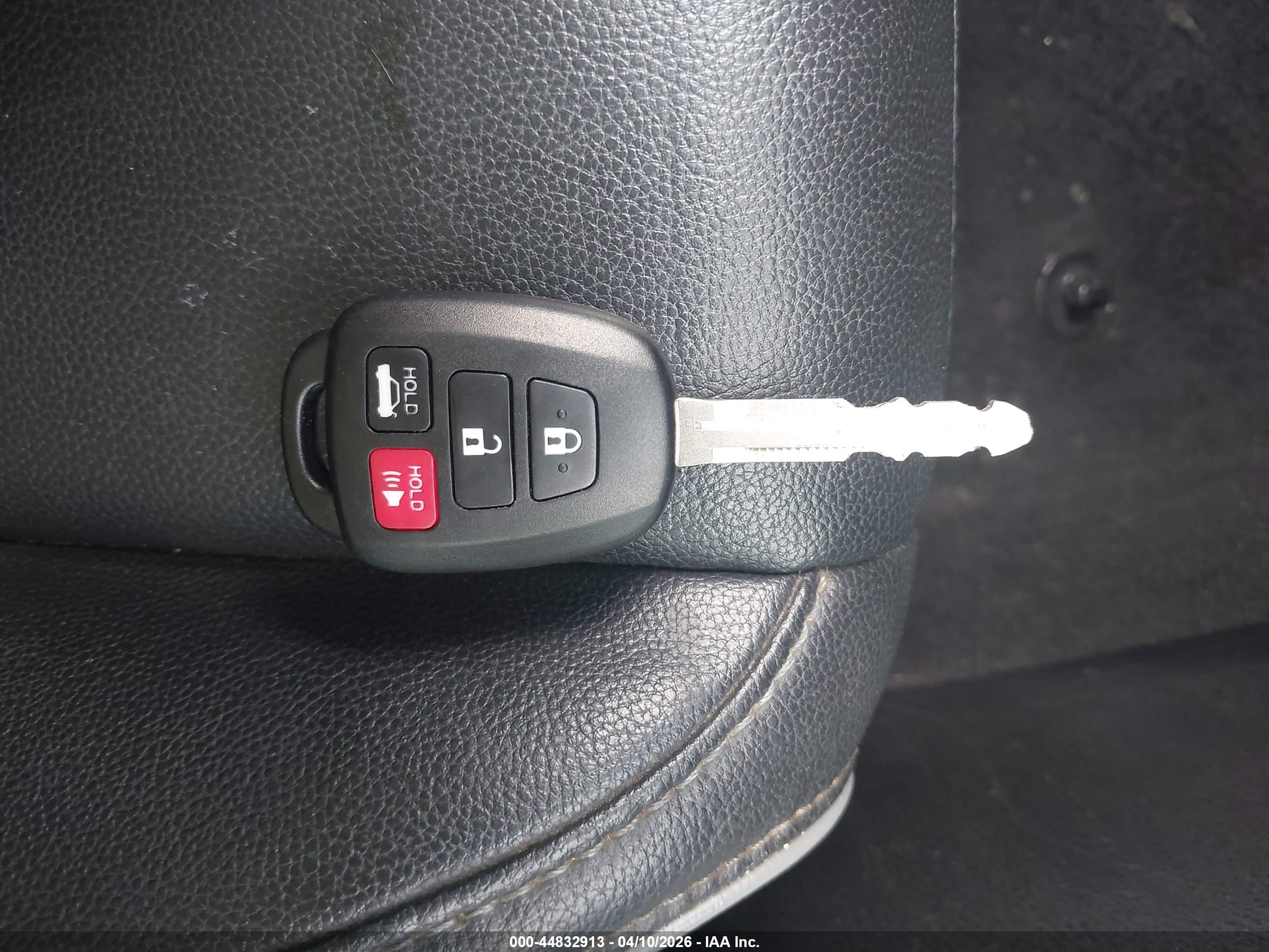 TOYOTA COROLLA image 11