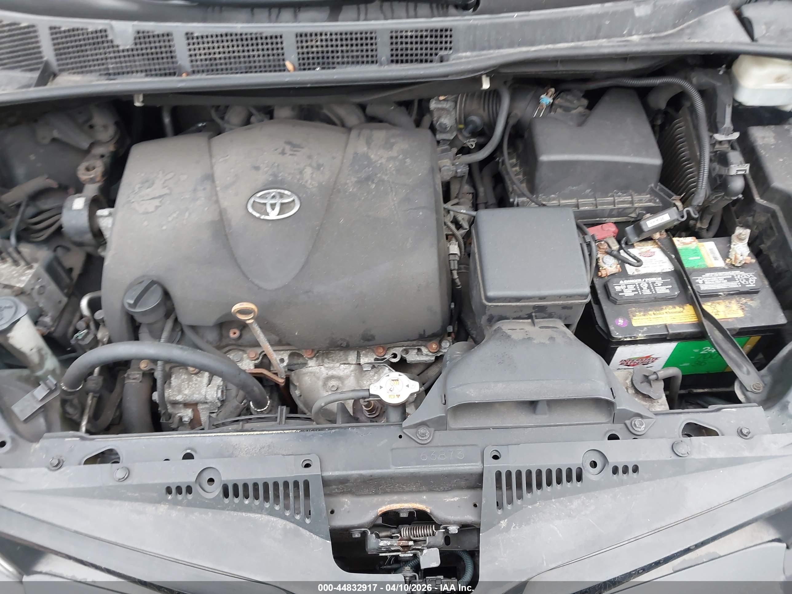 TOYOTA SIENNA image 10