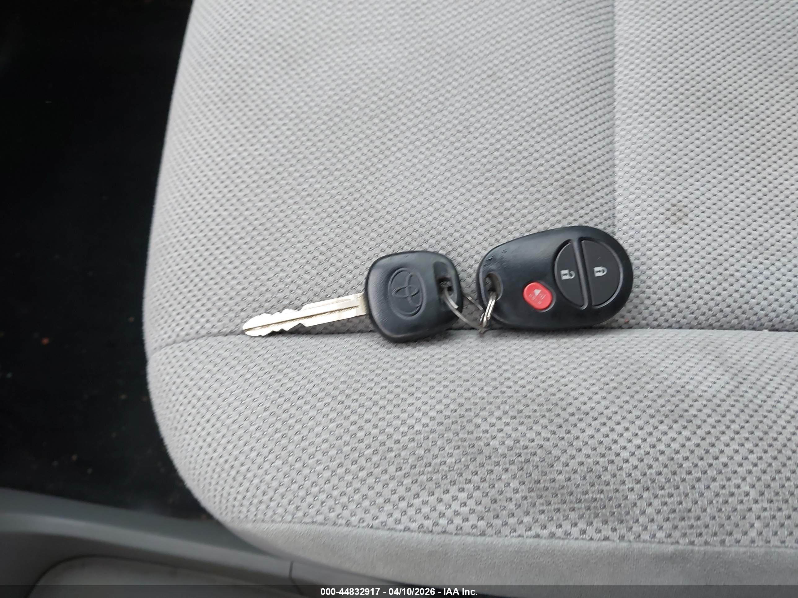 TOYOTA SIENNA image 11