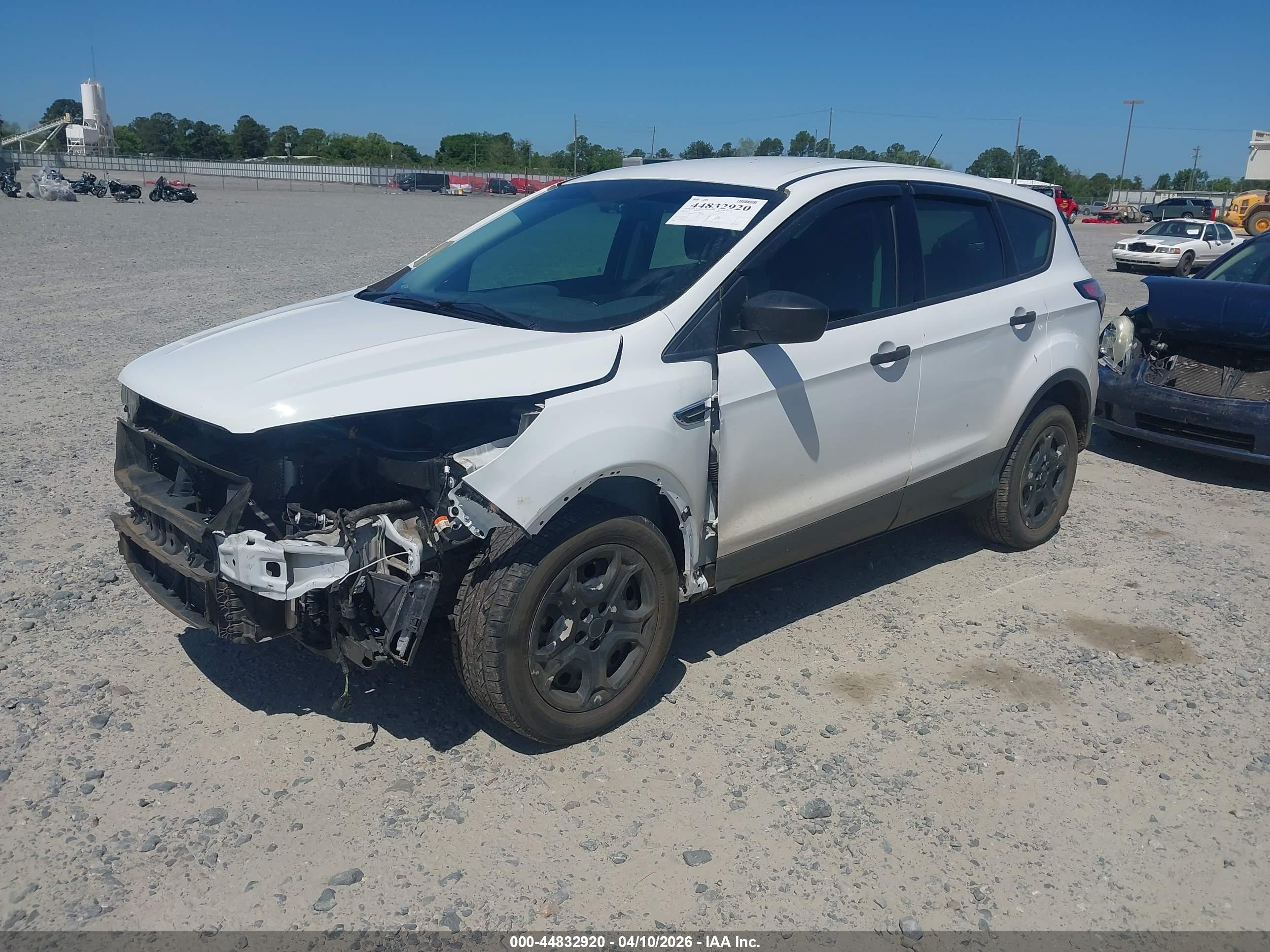 FORD ESCAPE image 2