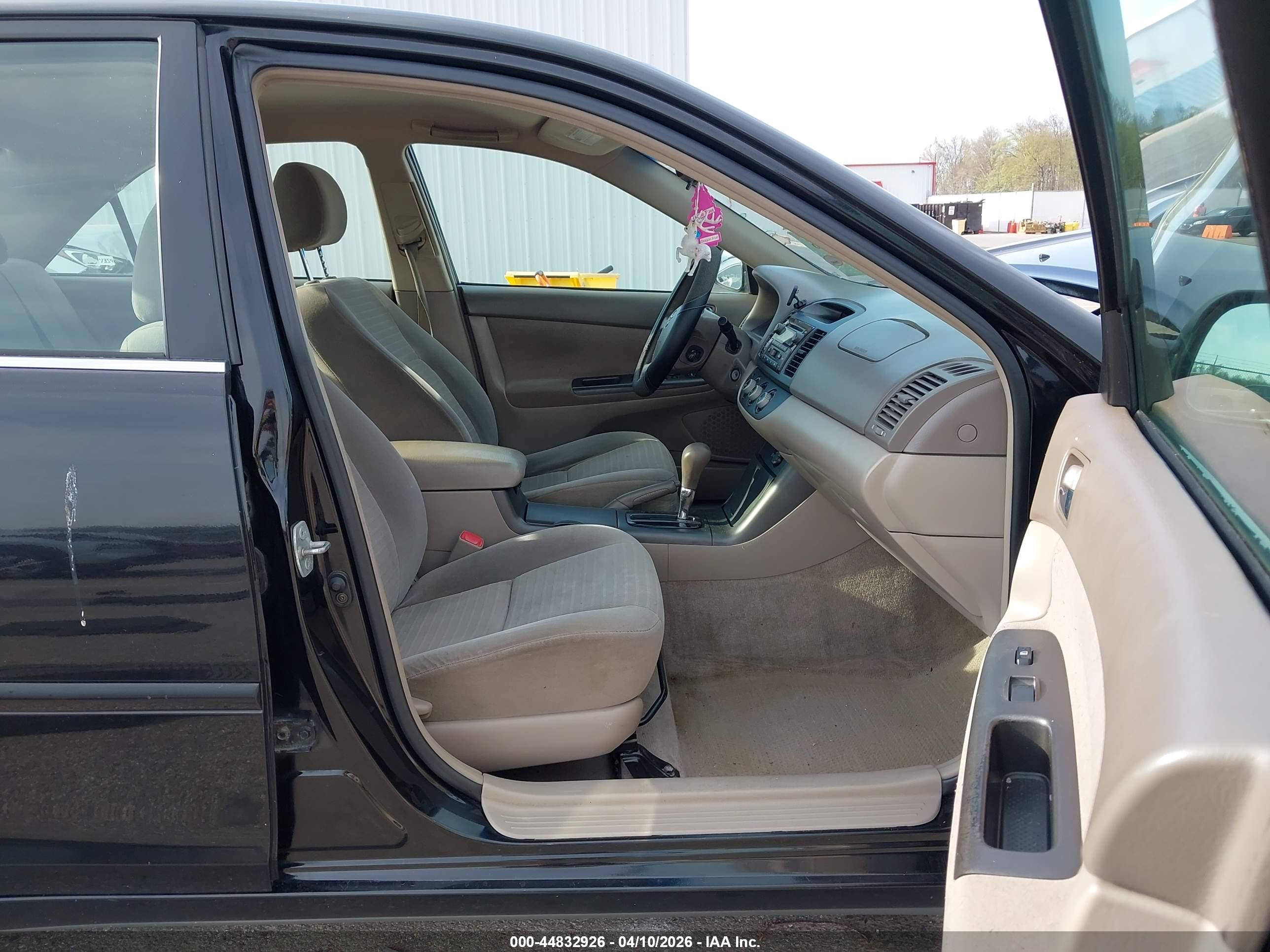 TOYOTA CAMRY image 5