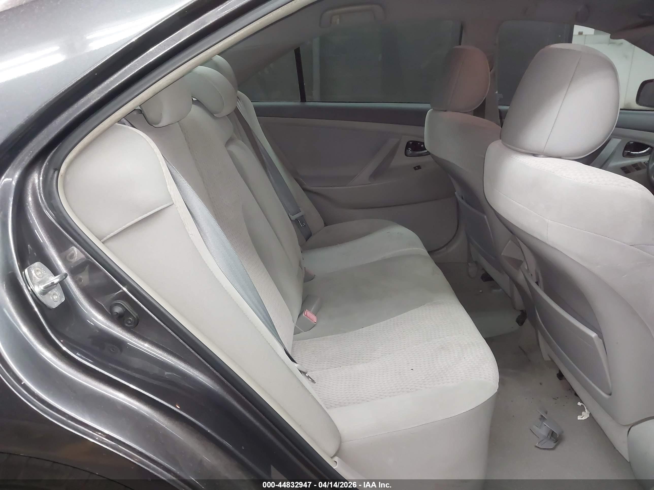TOYOTA CAMRY image 8
