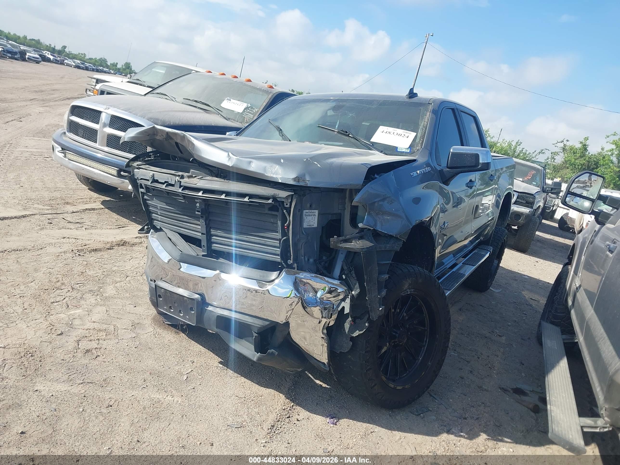 CHEVROLET SILVERADO image 2
