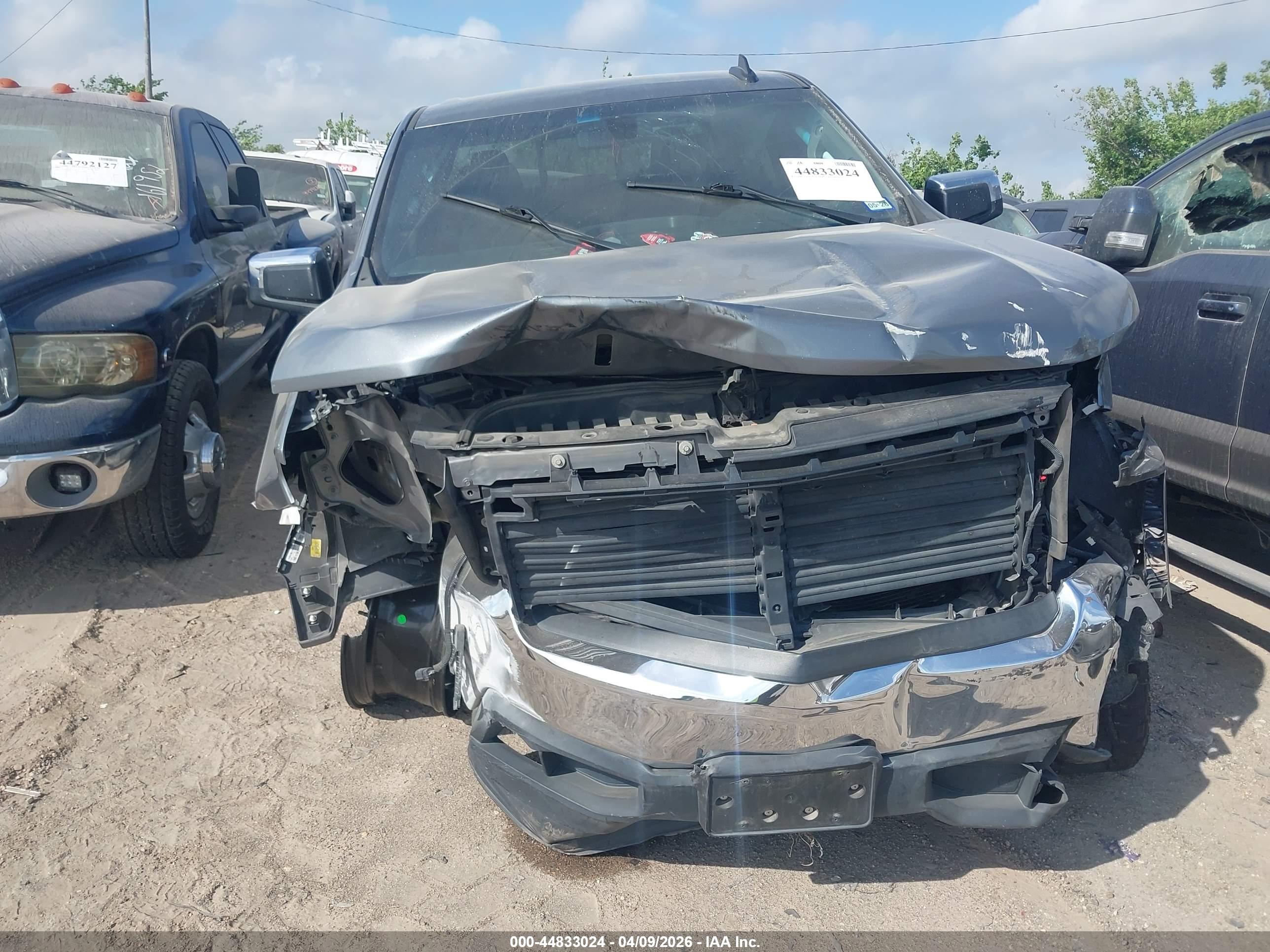 CHEVROLET SILVERADO image 6