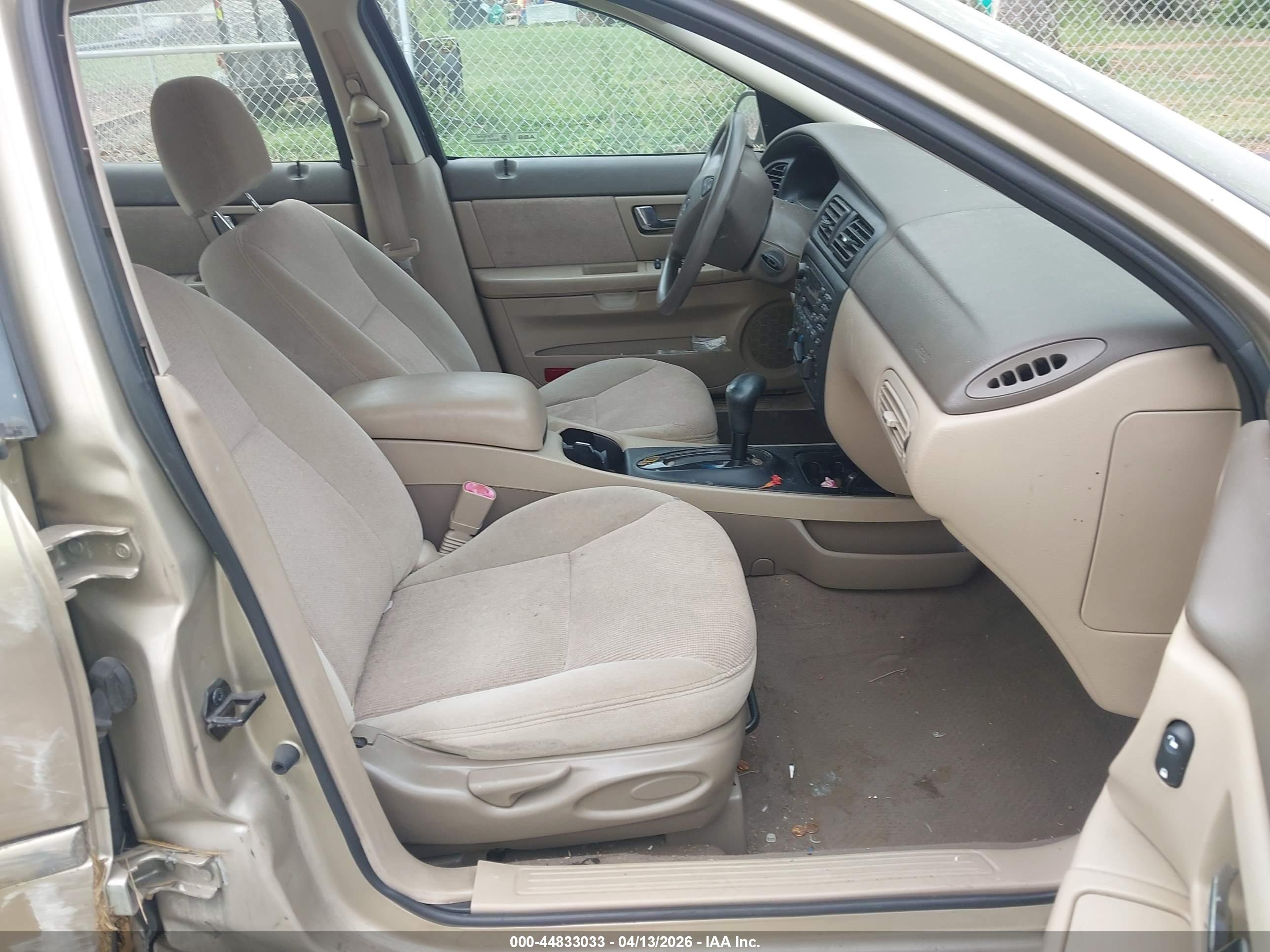 FORD TAURUS image 5