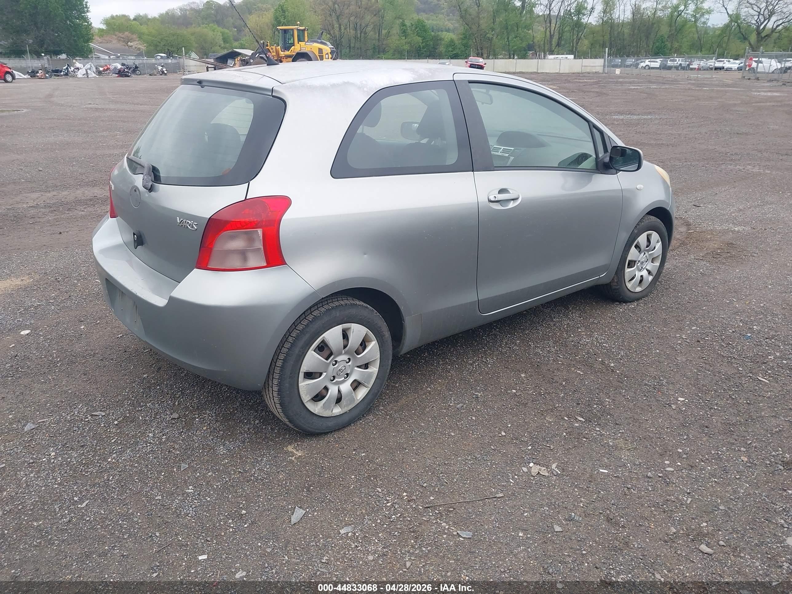TOYOTA YARIS image 4
