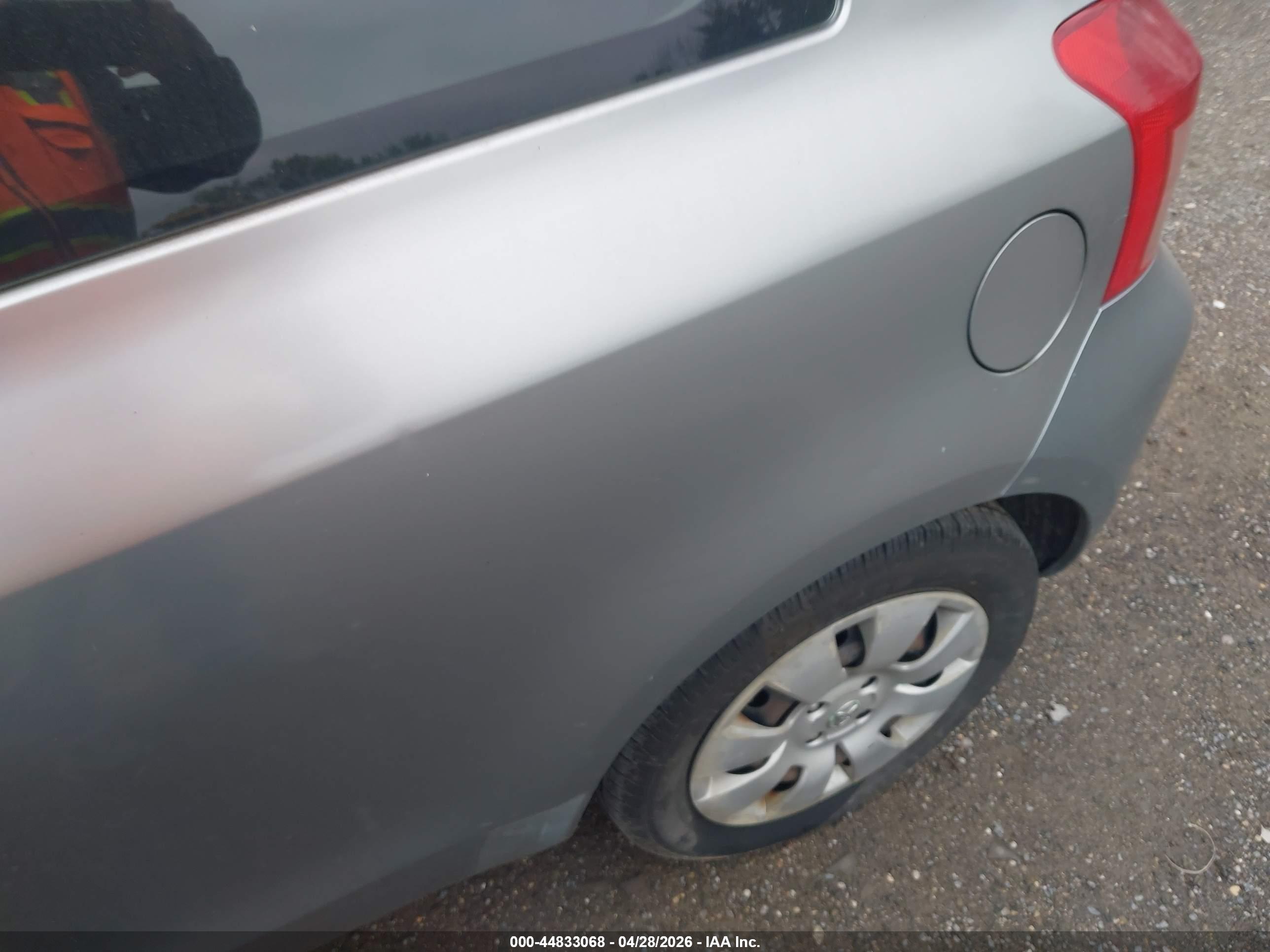 TOYOTA YARIS image 6