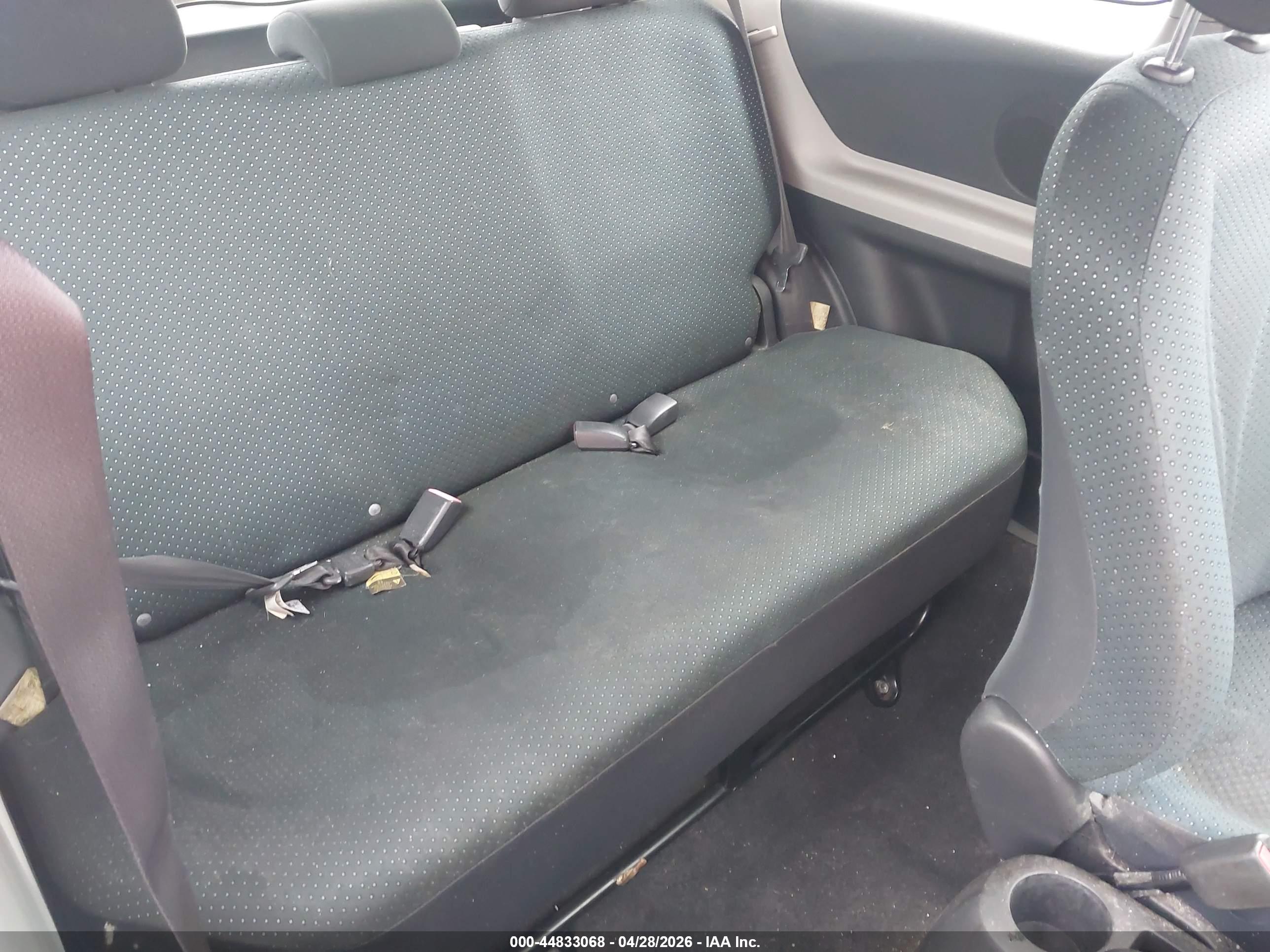 TOYOTA YARIS image 8
