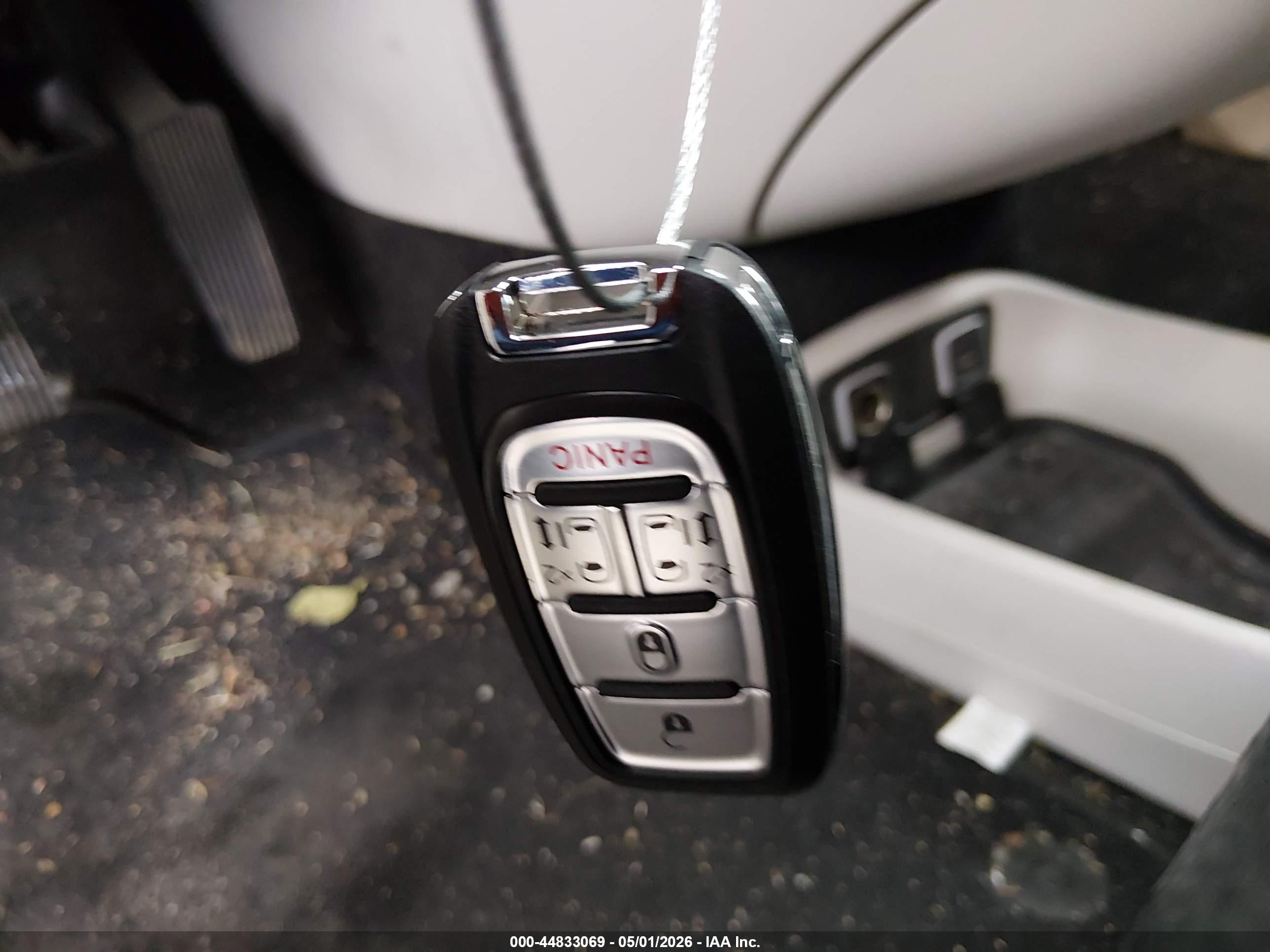 CHRYSLER PACIFICA image 11