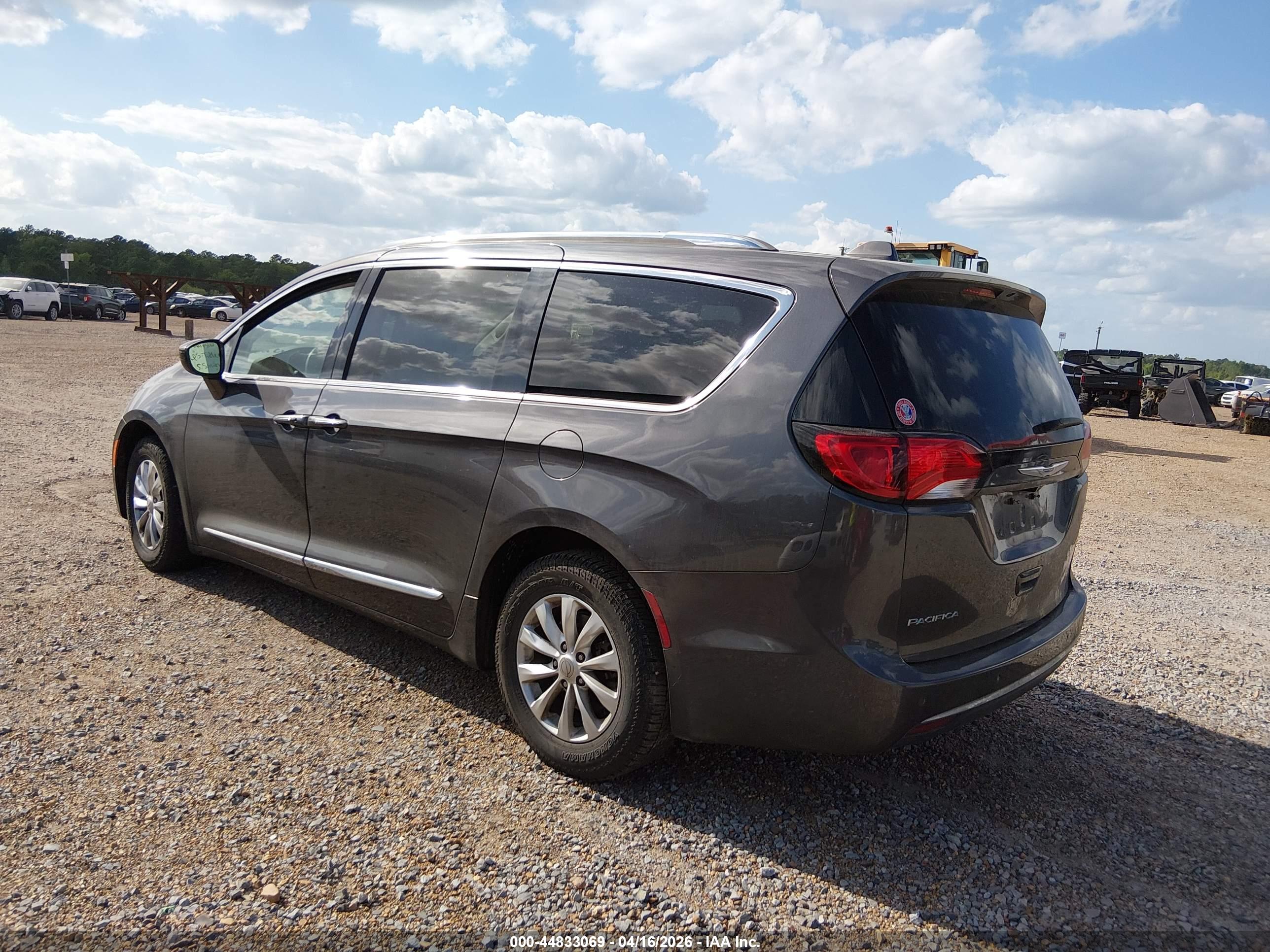 CHRYSLER PACIFICA image 3