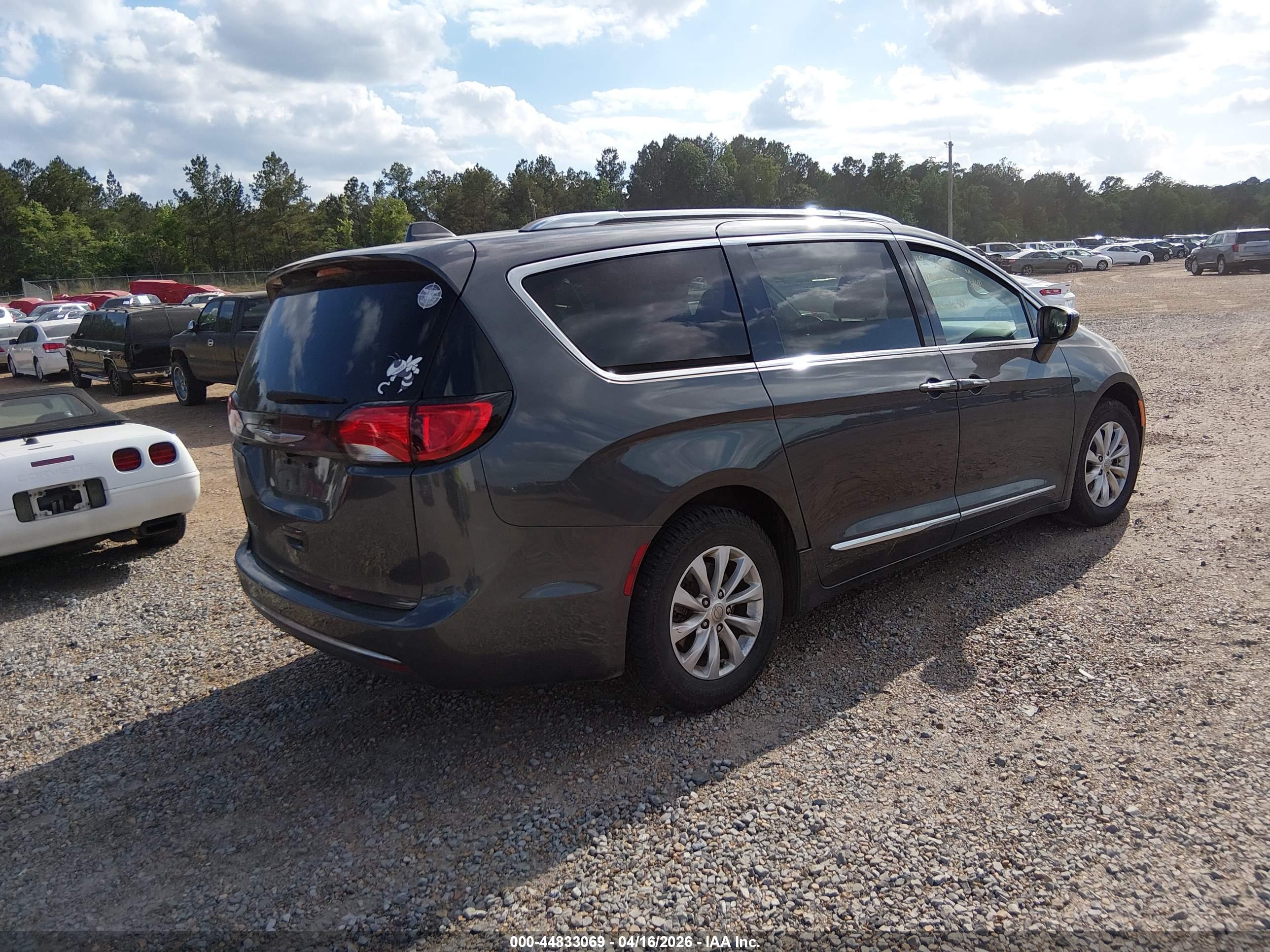 CHRYSLER PACIFICA image 4