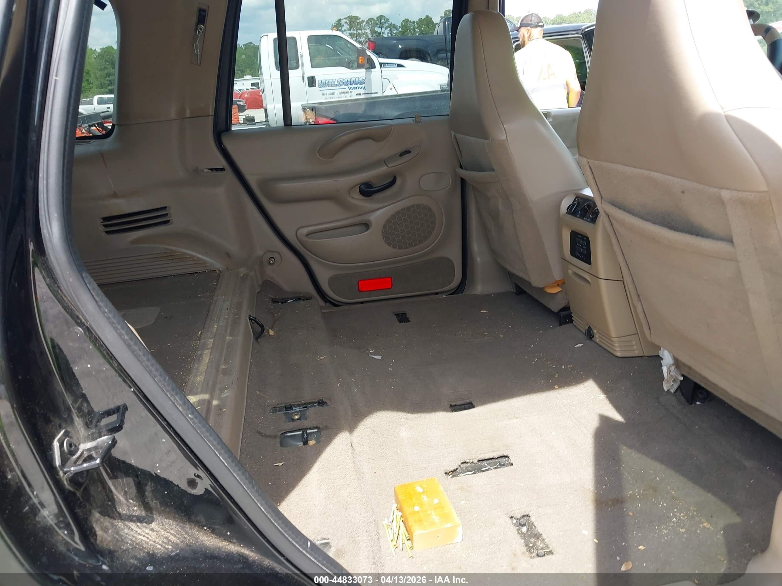 FORD EXPEDITION image 8