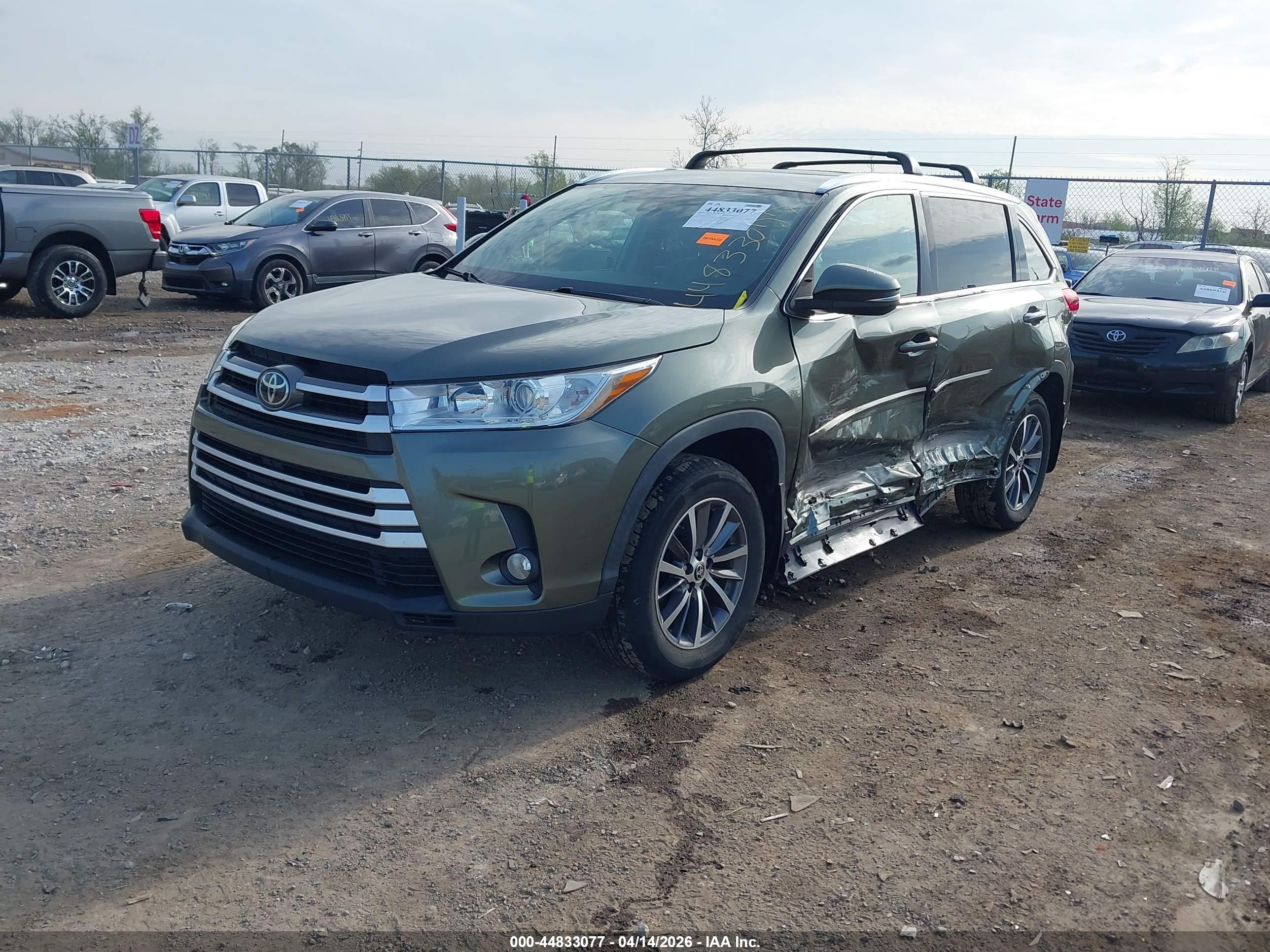 TOYOTA HIGHLANDER image 2