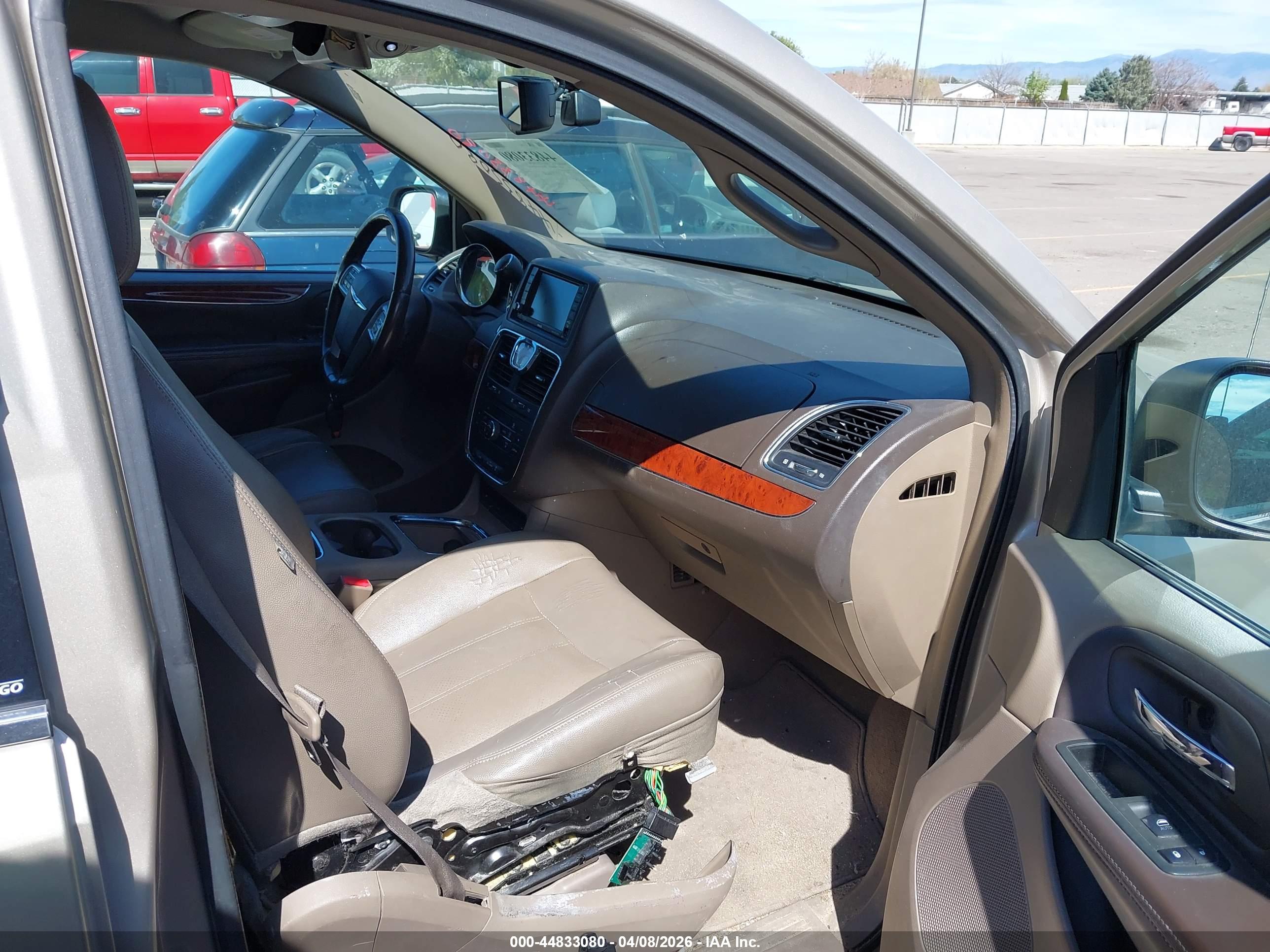 CHRYSLER TOWN image 5