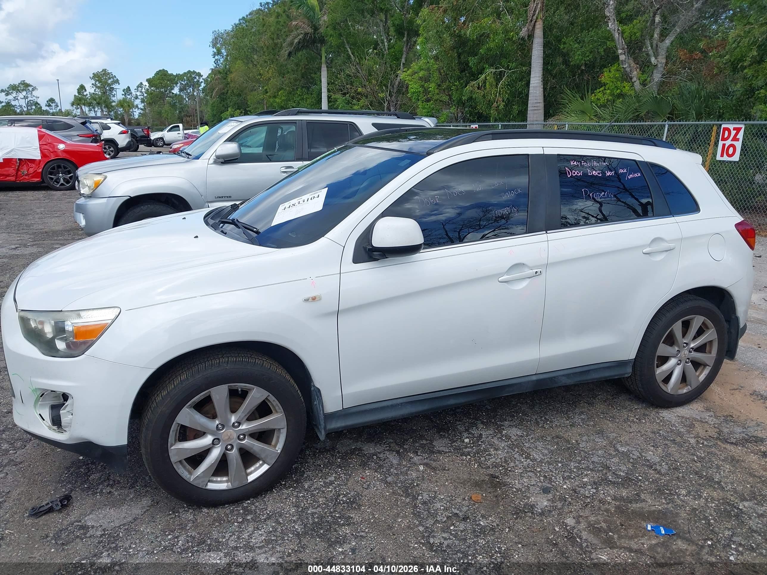 MITSUBISHI OUTLANDER image 6