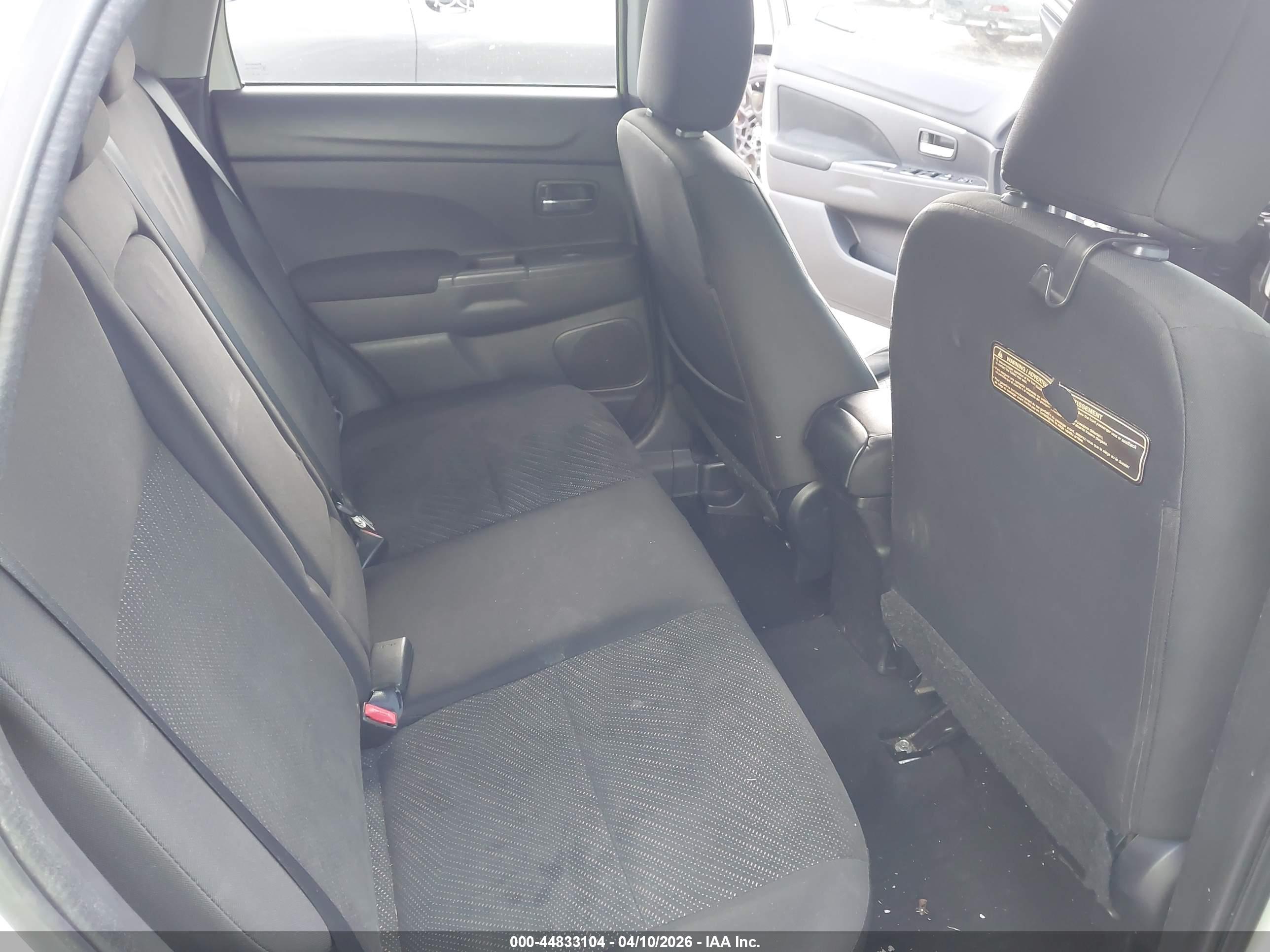 MITSUBISHI OUTLANDER image 8