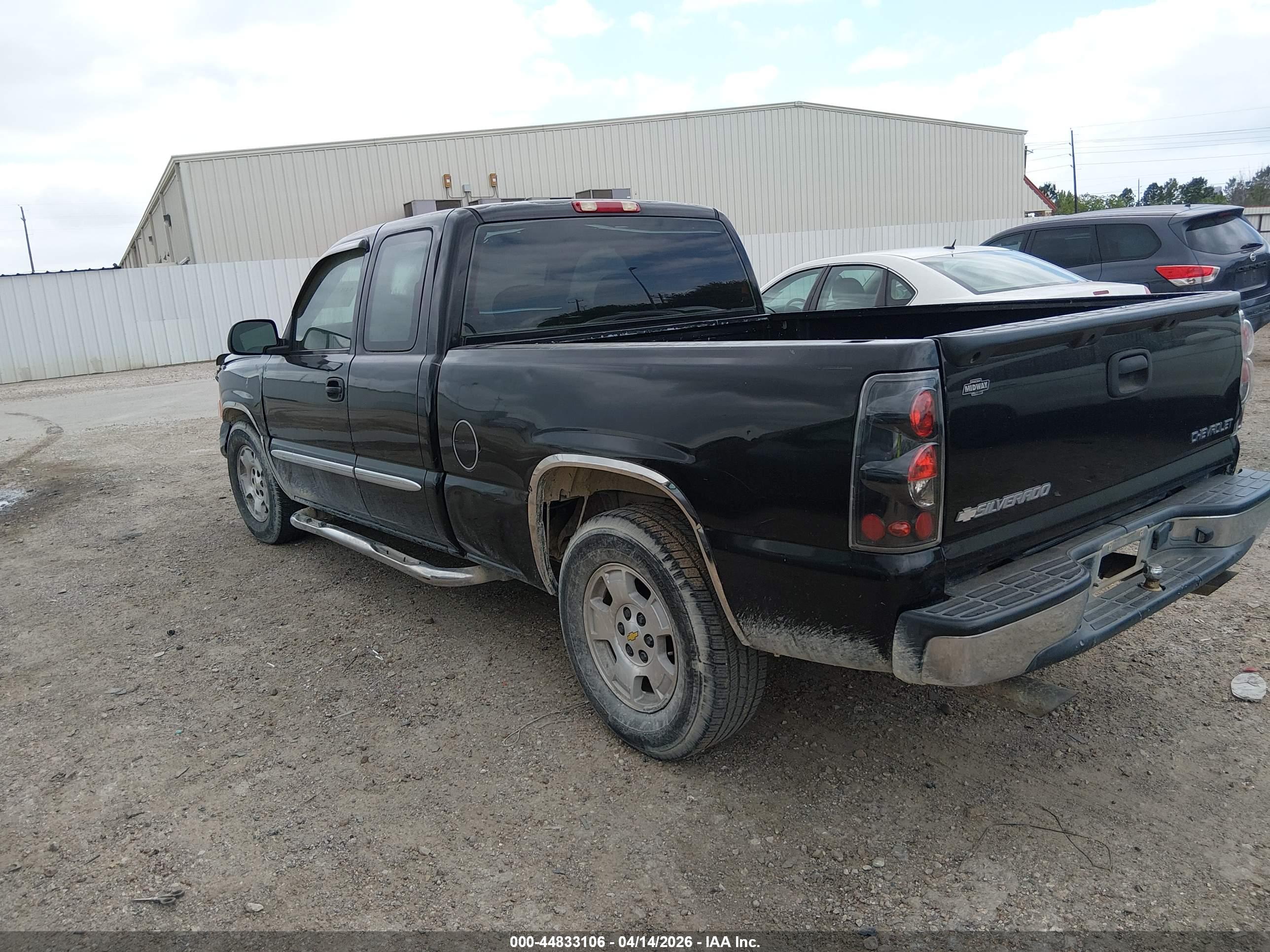 CHEVROLET SILVERADO image 3