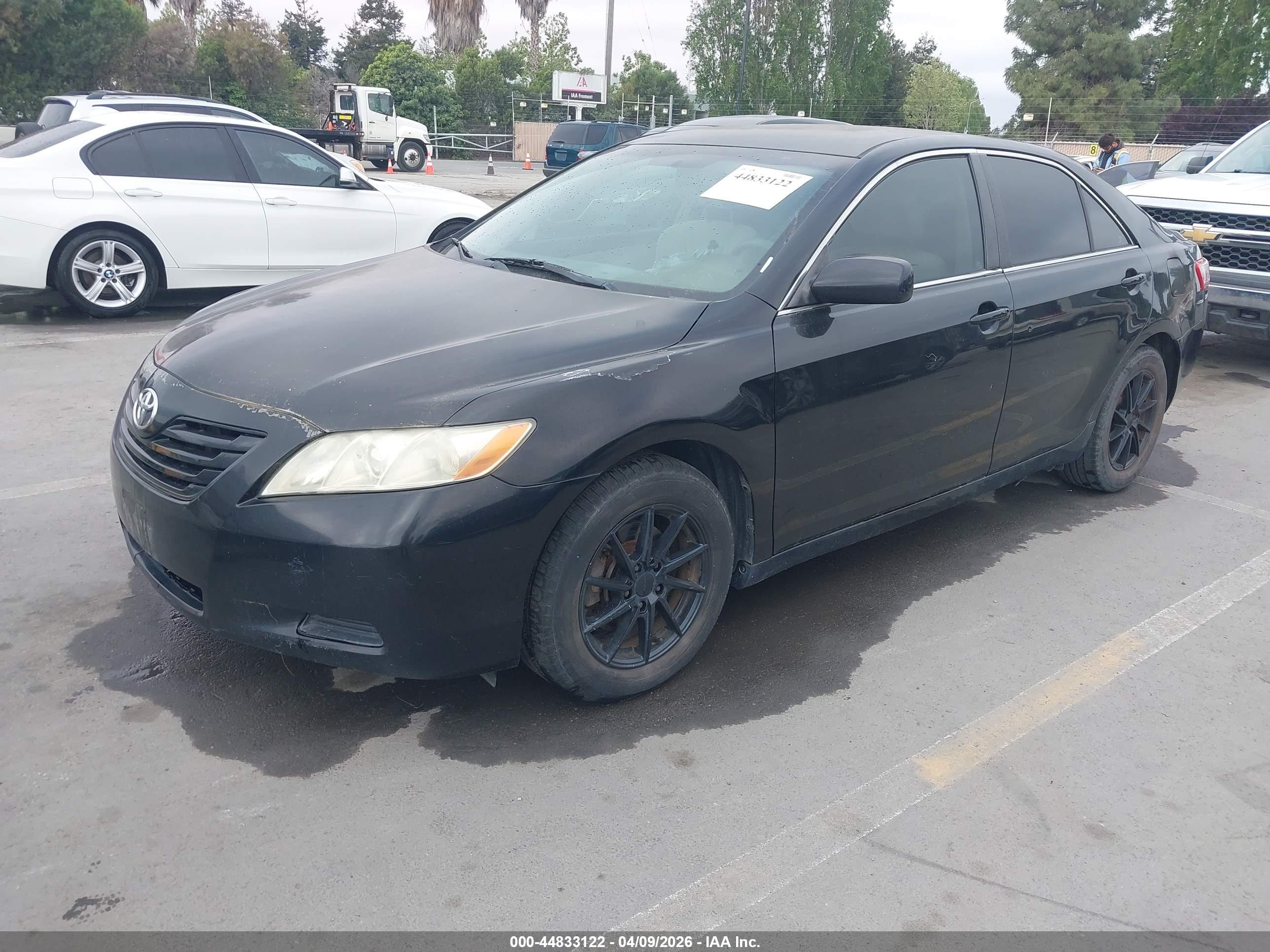 TOYOTA CAMRY image 2