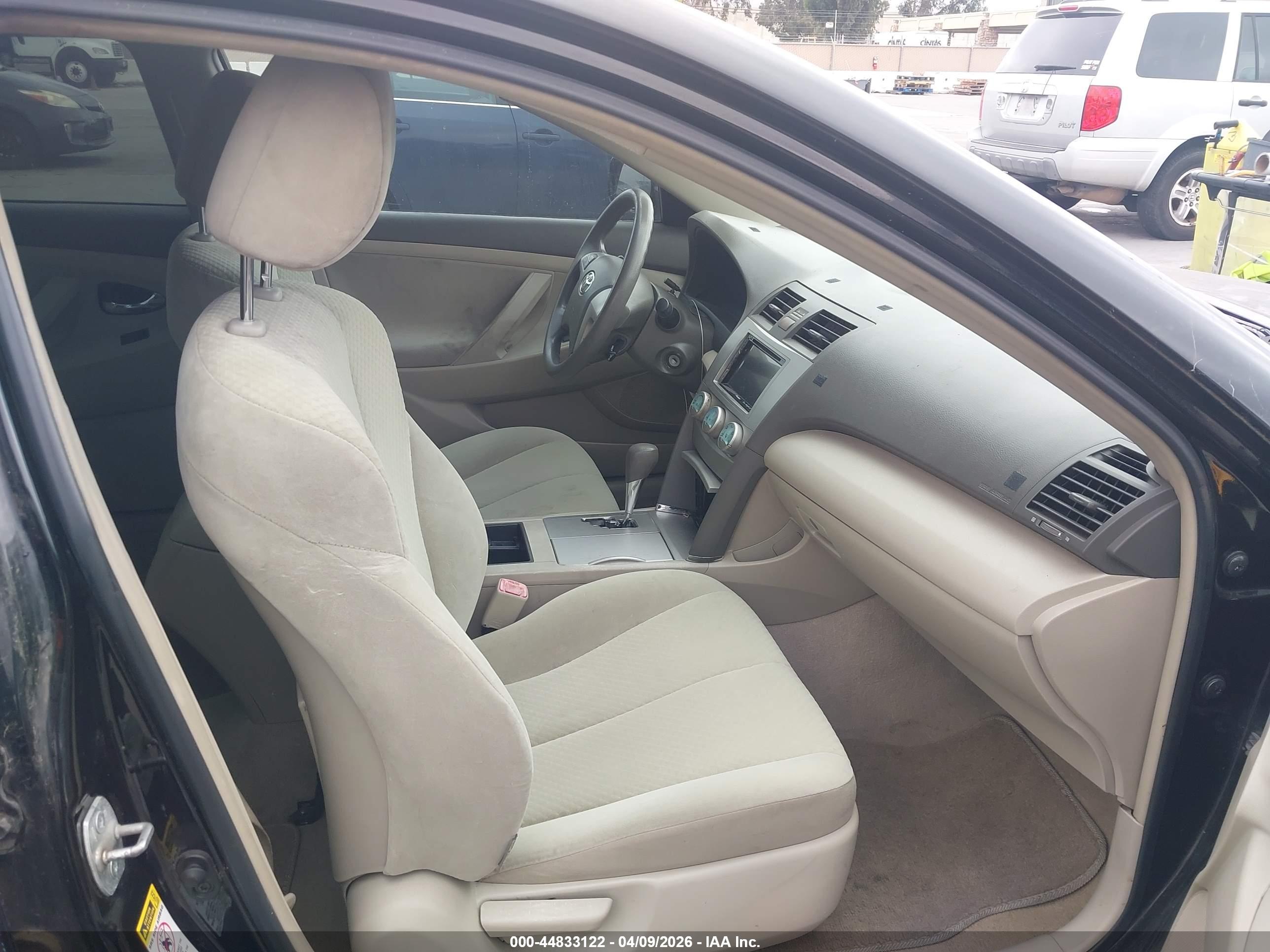 TOYOTA CAMRY image 5