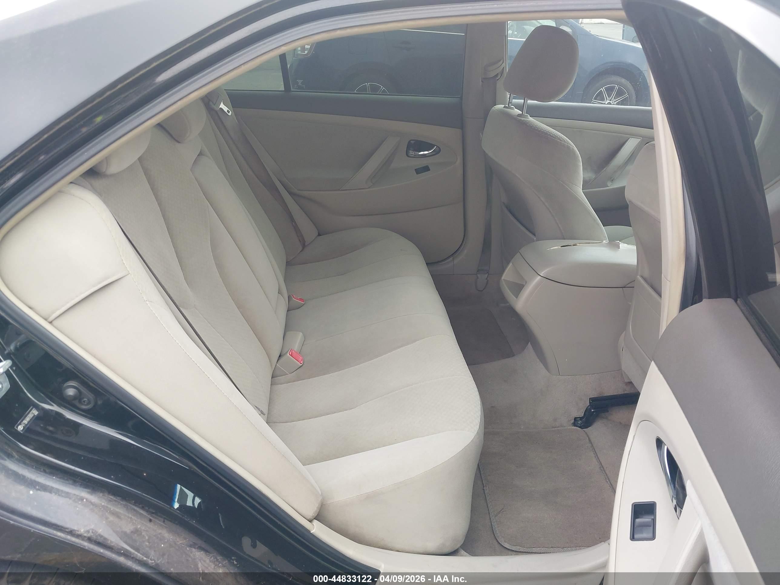 TOYOTA CAMRY image 8