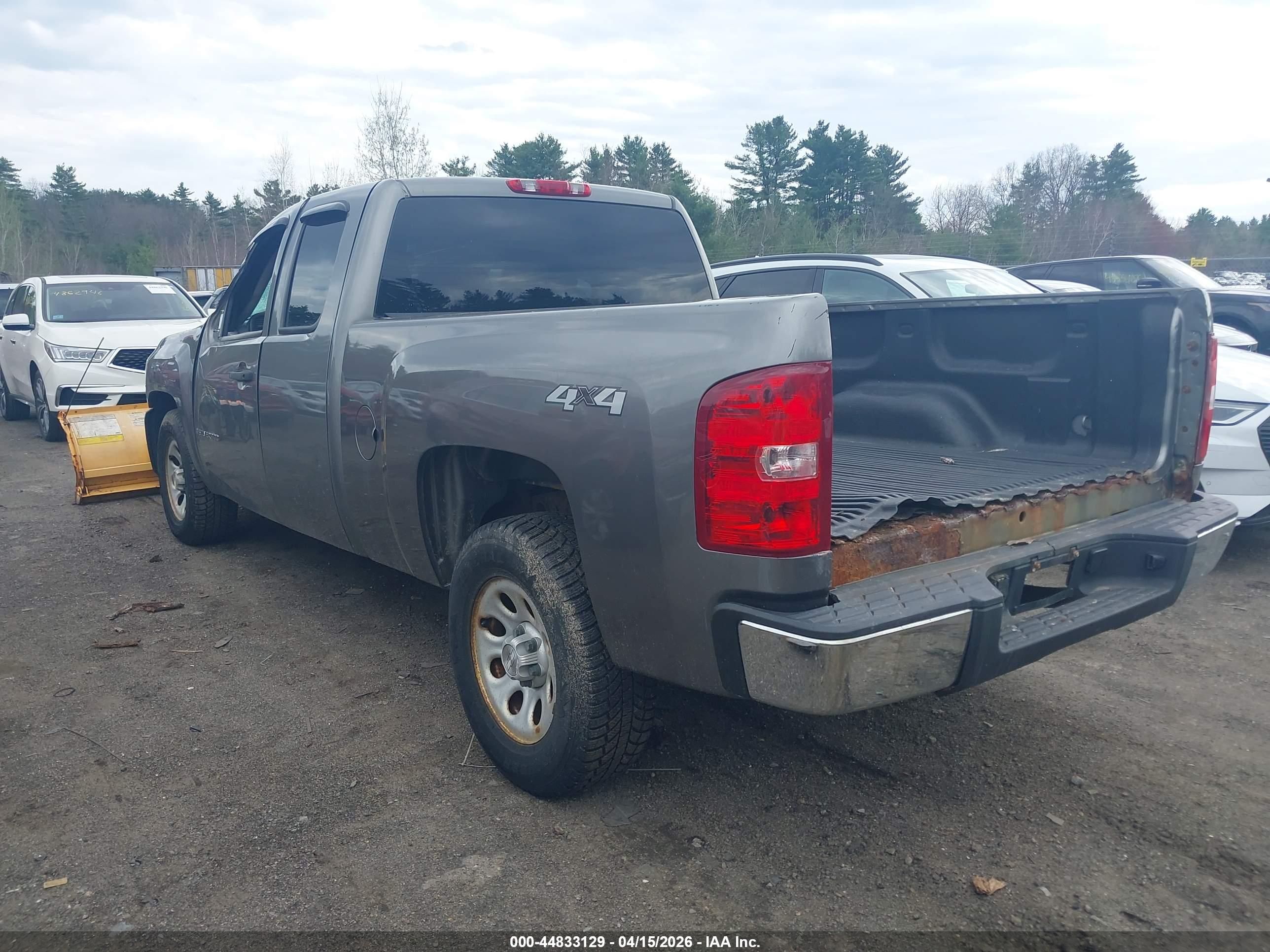 CHEVROLET SILVERADO image 3