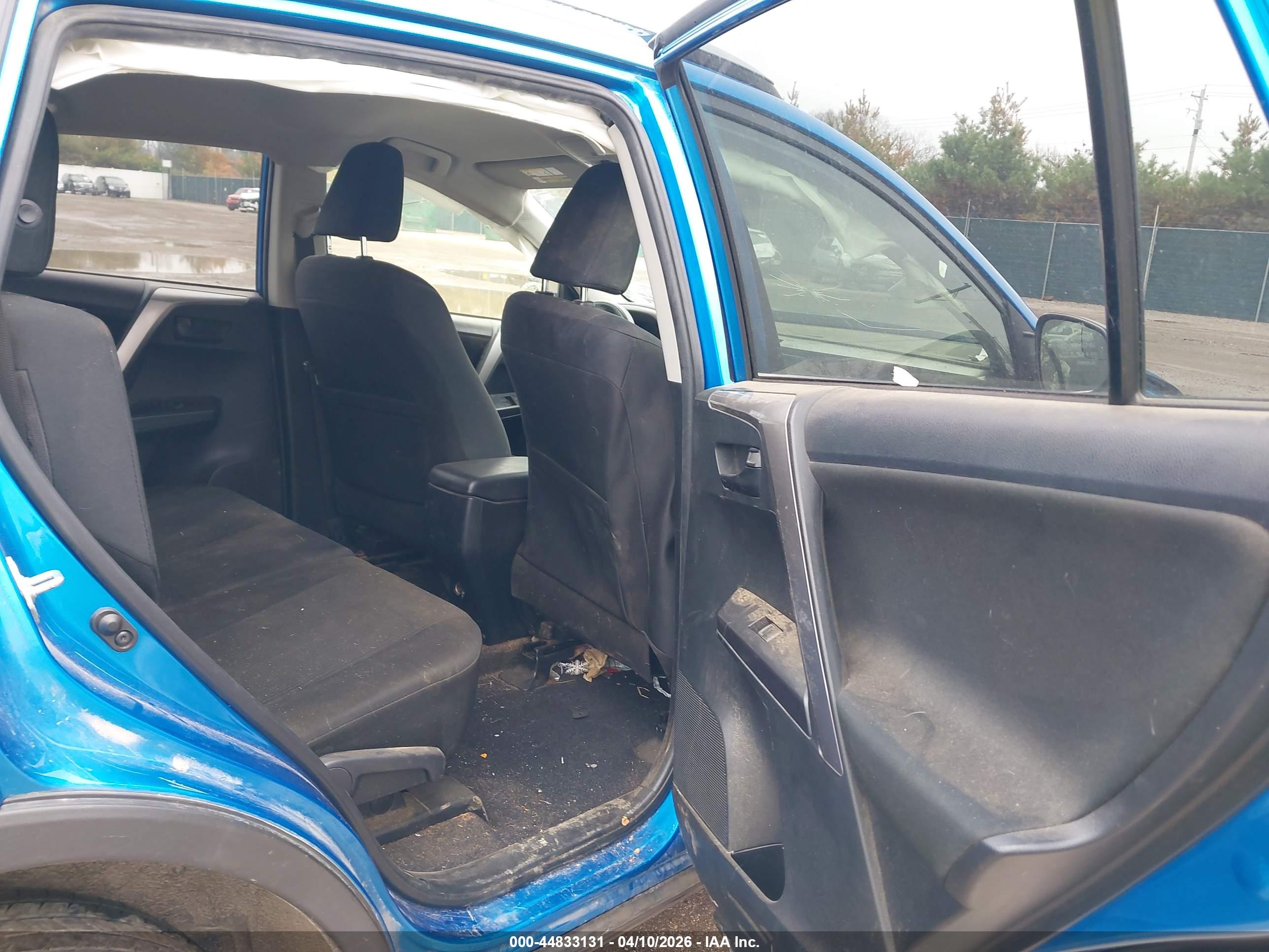 TOYOTA RAV4 image 8